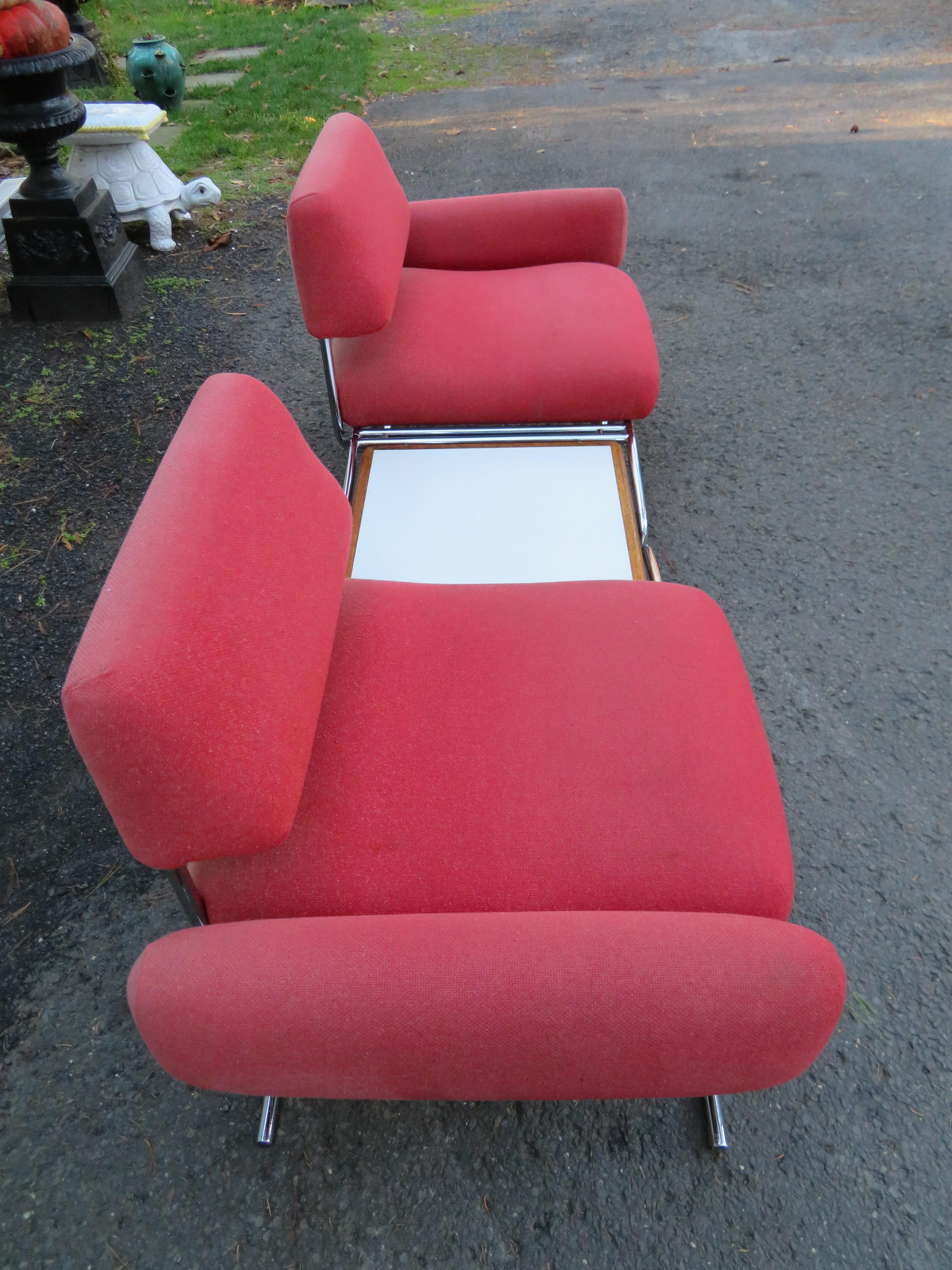 Magnificent Space-Age Tubular Chrome 2-Seat Sofa with Table Ingmar Relling Style For Sale 3