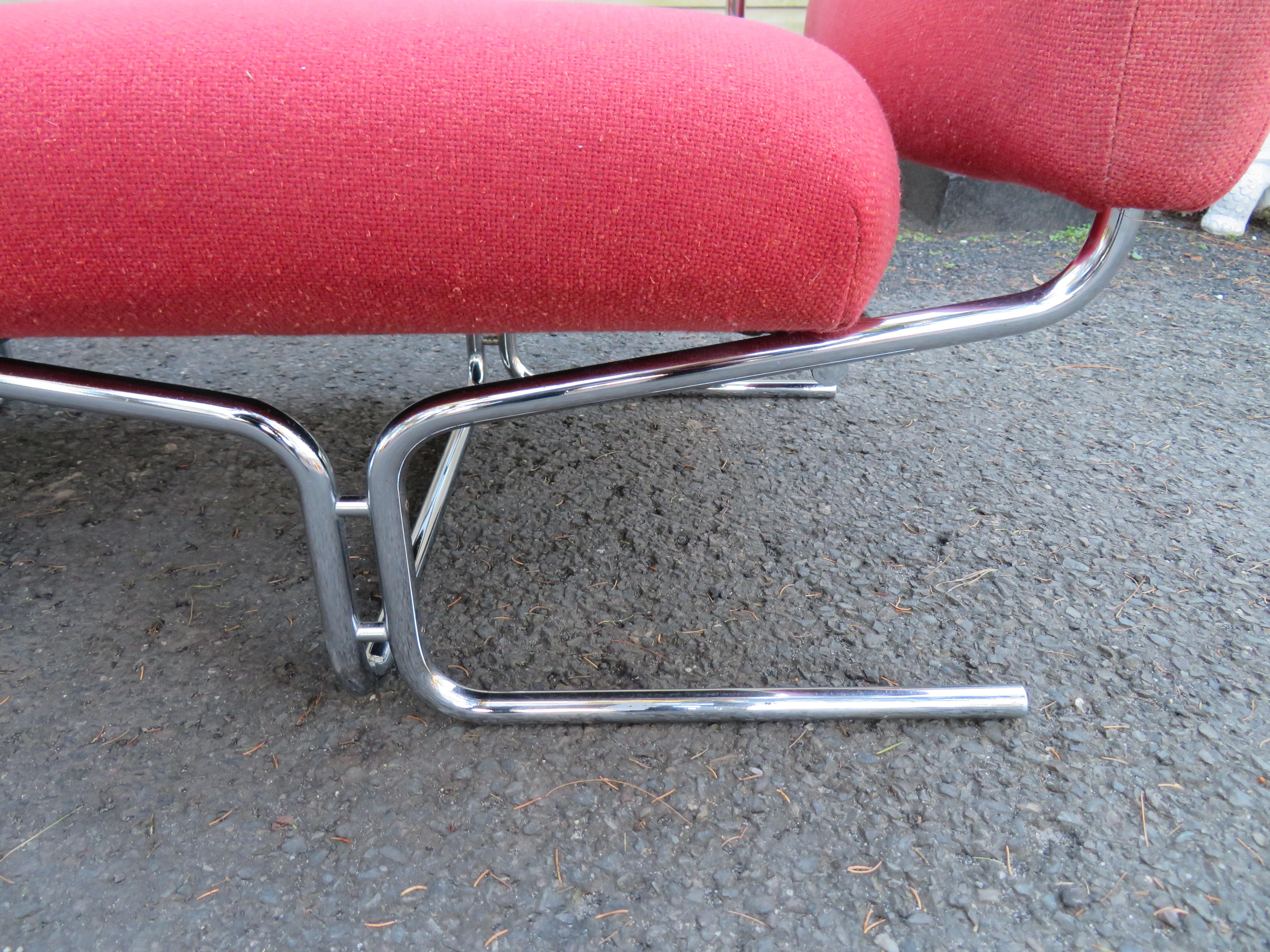 Magnificent Space-Age Tubular Chrome 2-Seat Sofa with Table Ingmar Relling Style In Good Condition For Sale In Pemberton, NJ