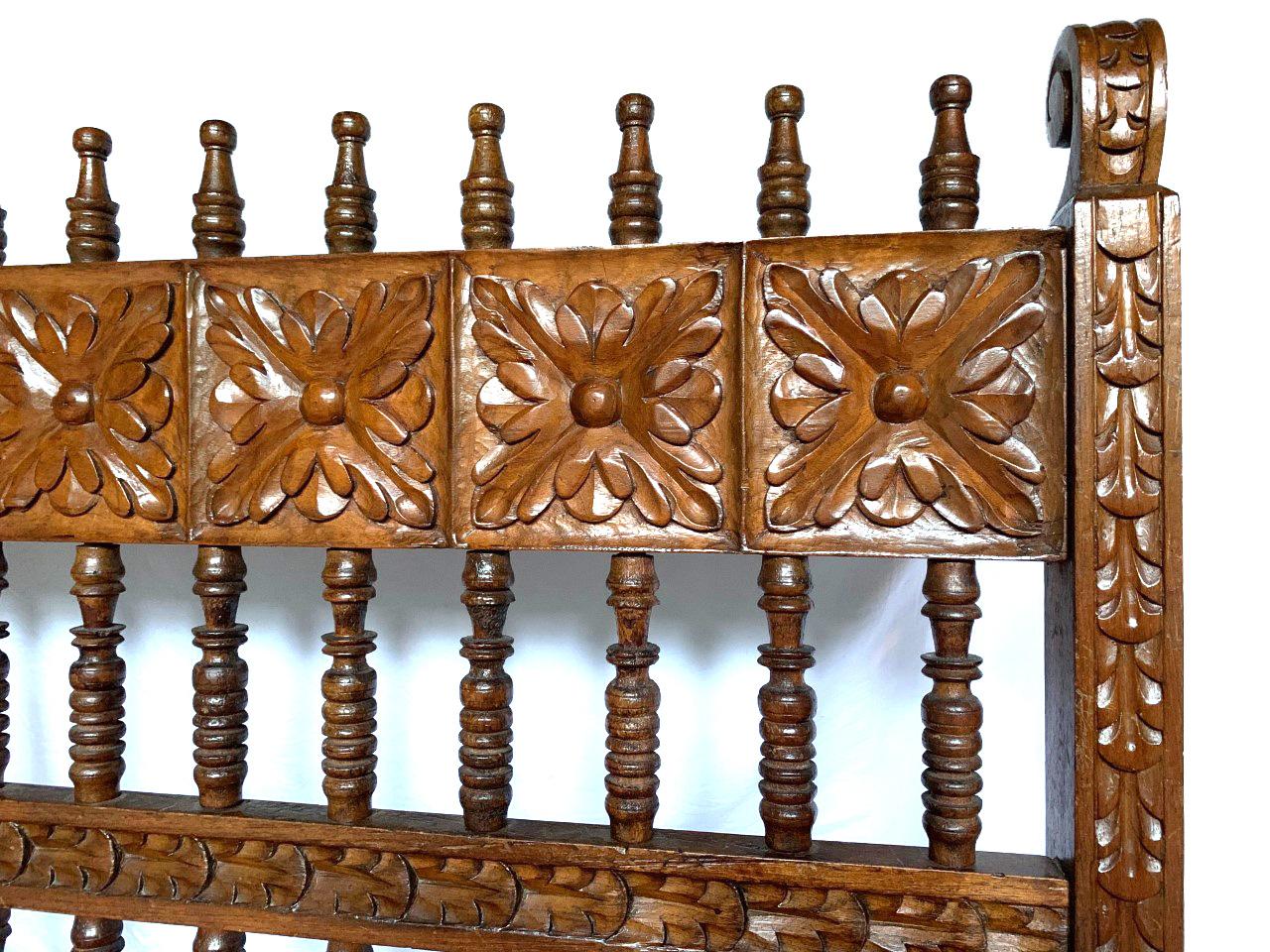 Magnificent Spanish Colonial Revival bench Circa 1930 - Escaño In Good Condition For Sale In Rio De Janeiro, BR