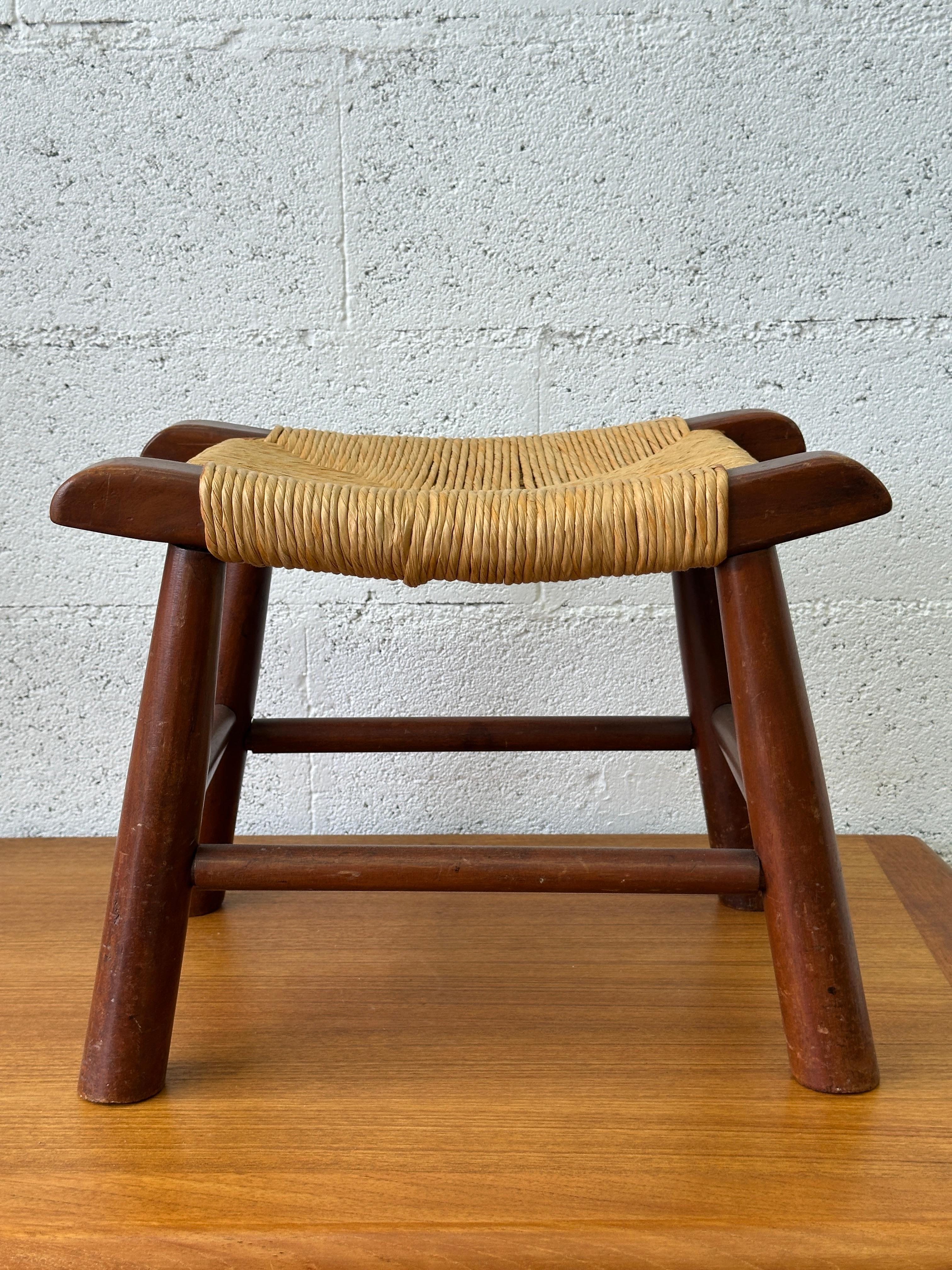 Magnificent stool (footrest) from the 50s. rustic brutalist In Good Condition For Sale In Genève, GE