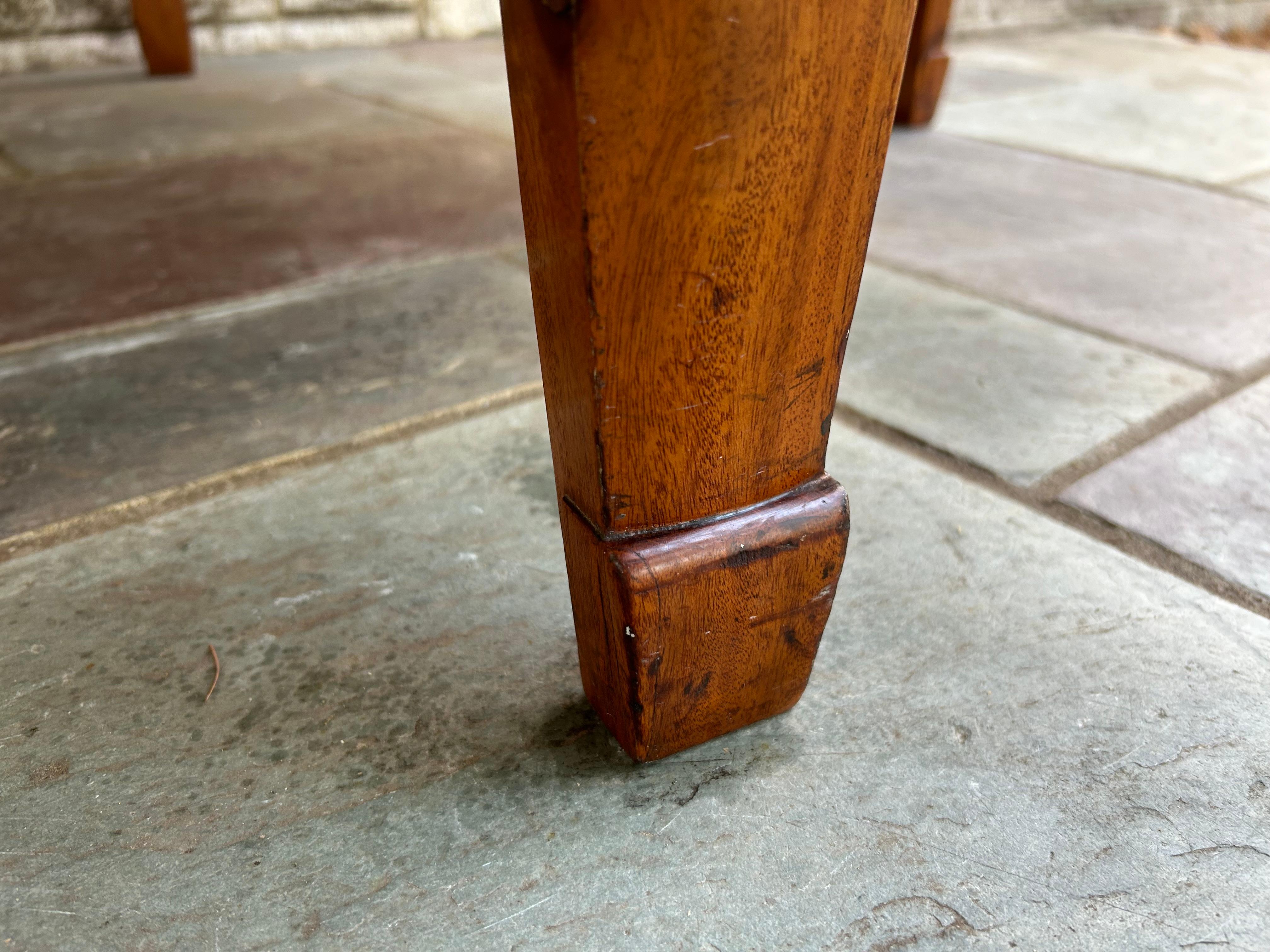 Magnifique table basse en acajou et marbre Sue et Mare Art Deco Bon état - En vente à Pemberton, NJ