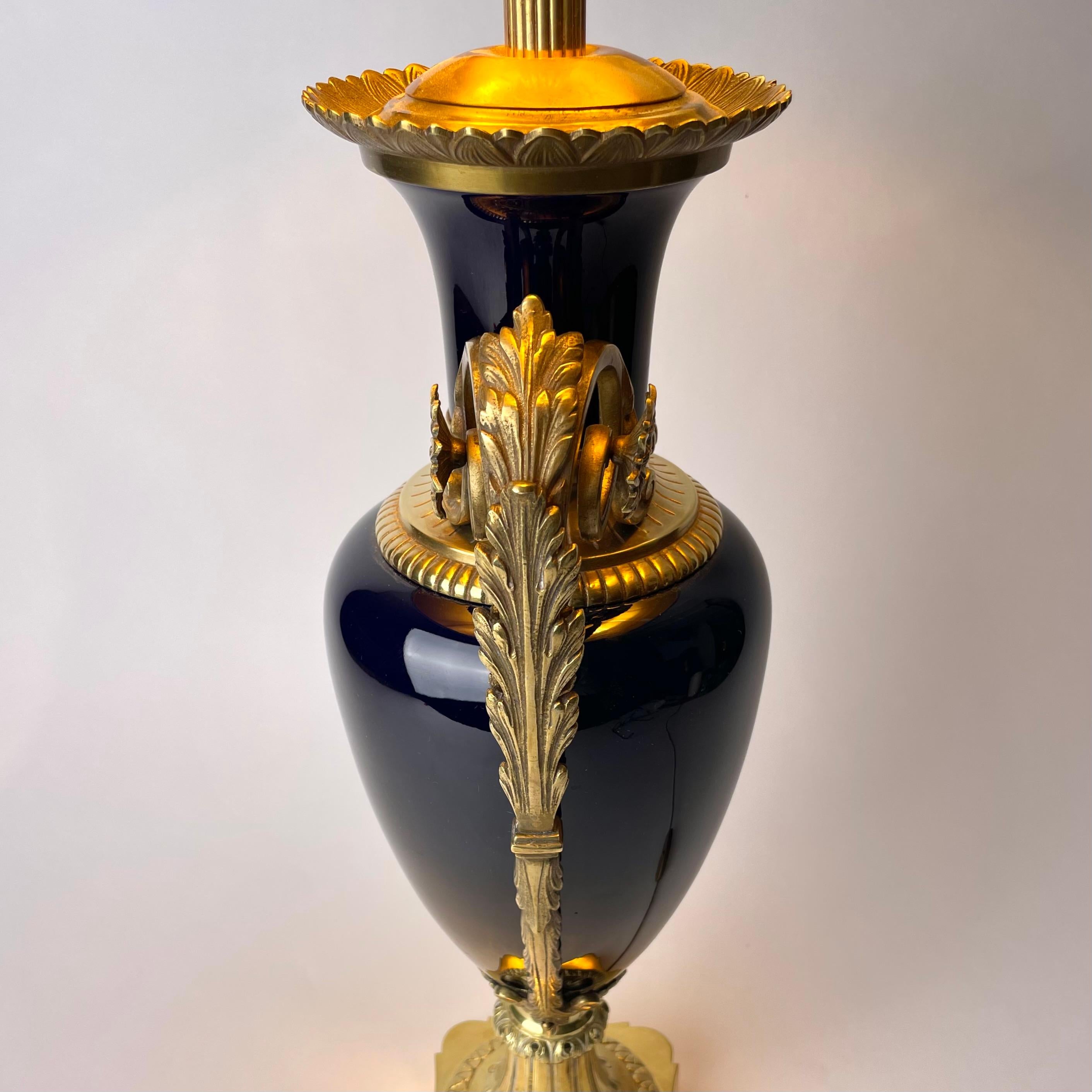 Magnificent Table Lamp in bronze & porcelain. Louis XVI style early 20th Century For Sale 3
