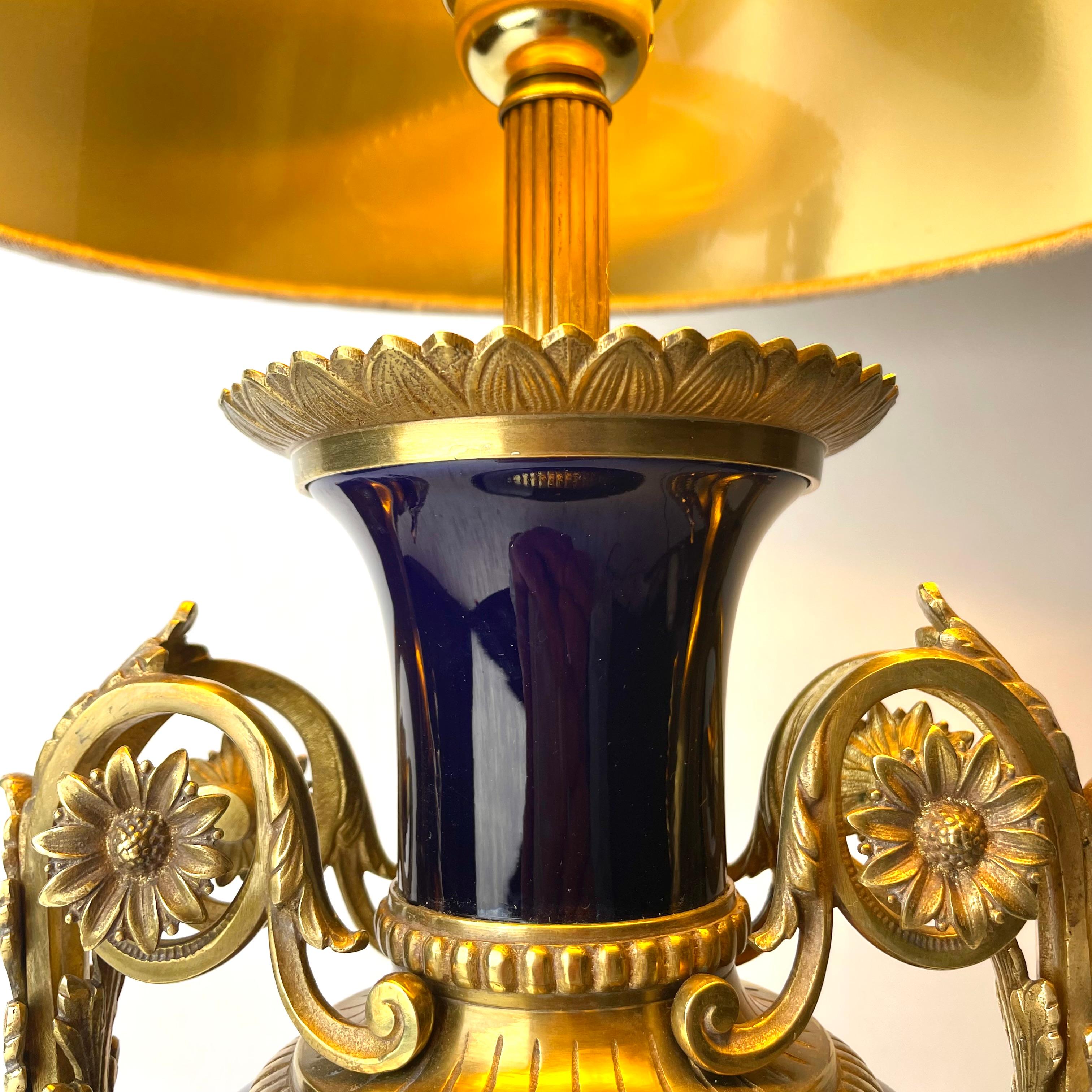 Magnificent Table Lamp in bronze & porcelain. Louis XVI style early 20th Century For Sale 4