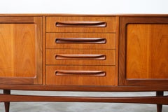 Magnifique crédence / buffet en teck de Ib Kofod-Larsen pour G Plan:: années 1950