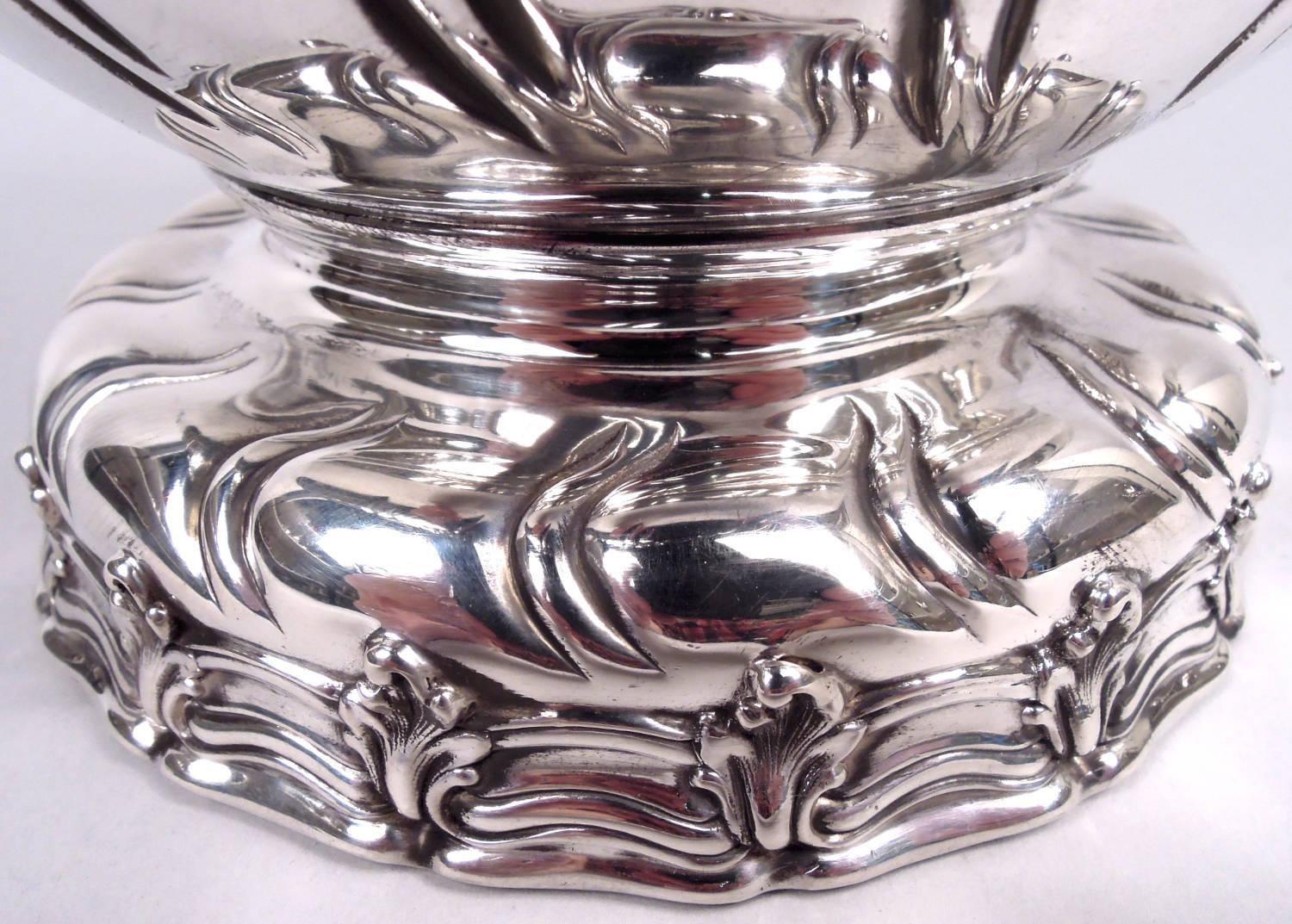Magnifique cruche à vin en argent sterling de style victorien classique de Tiffany 2