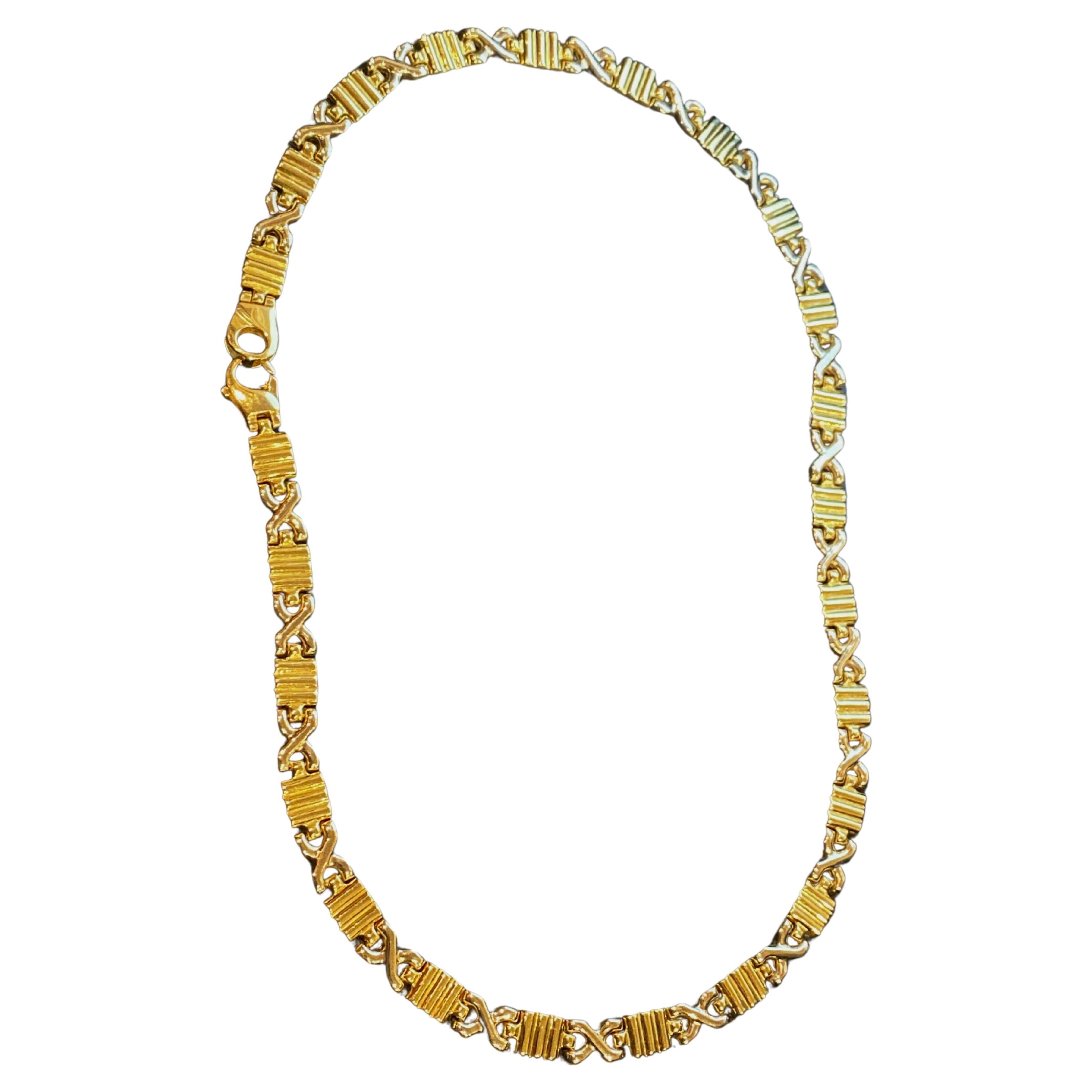 At comfortable length of 46cm, 
this necklace will add a touch of elegance to any outfit...

Of Italian provenance, 
the necklace is meticulously crafted in 18K white & yellow gold, 
bearing an 18K stamp & Italian hallmarks 

The chain necklace is