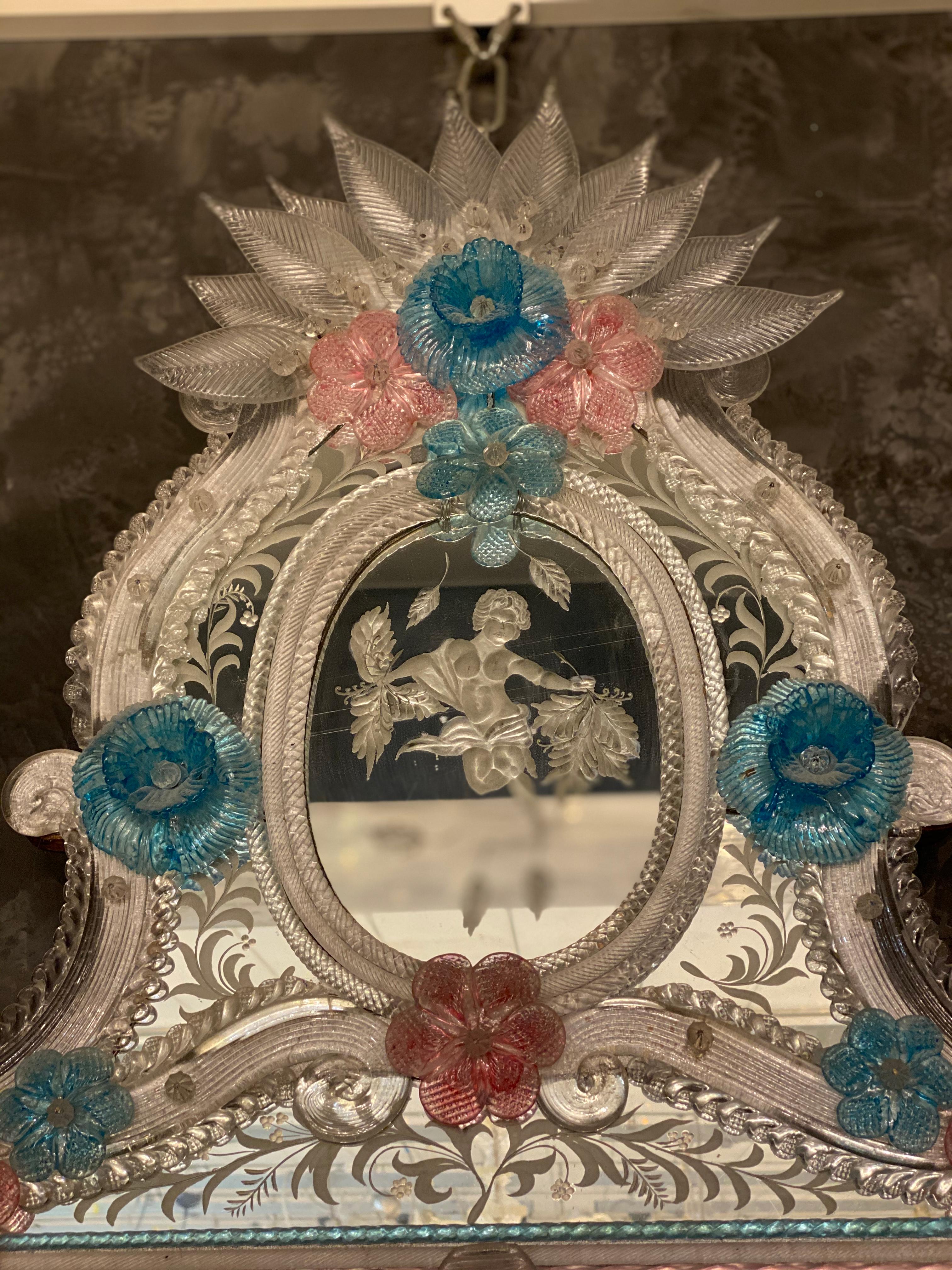 italien Magnifique miroir vénitien en verre de Murano en vente