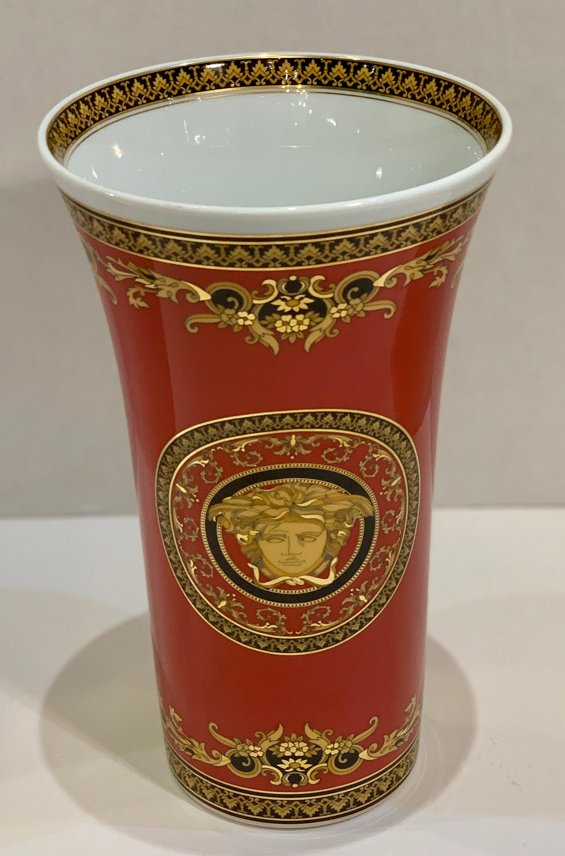 Featuring the House of Versace’s instantly recognizable Medusa logo as its centerpiece, this beautiful vase is called Medusa Red. It is produced using the finest porcelain creating a style that is luxurious and glamorous. Vase is lavishly decorated