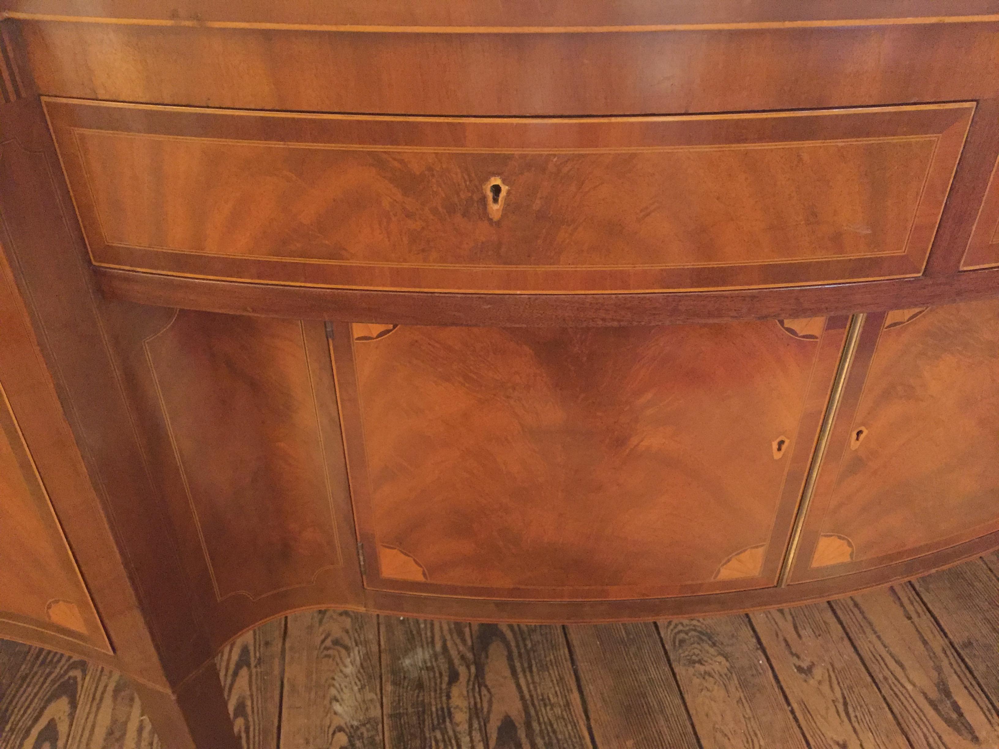 Magnificent Very Large Schmieg and Kotzian Mahogany Sideboard im Zustand „Hervorragend“ in Hopewell, NJ