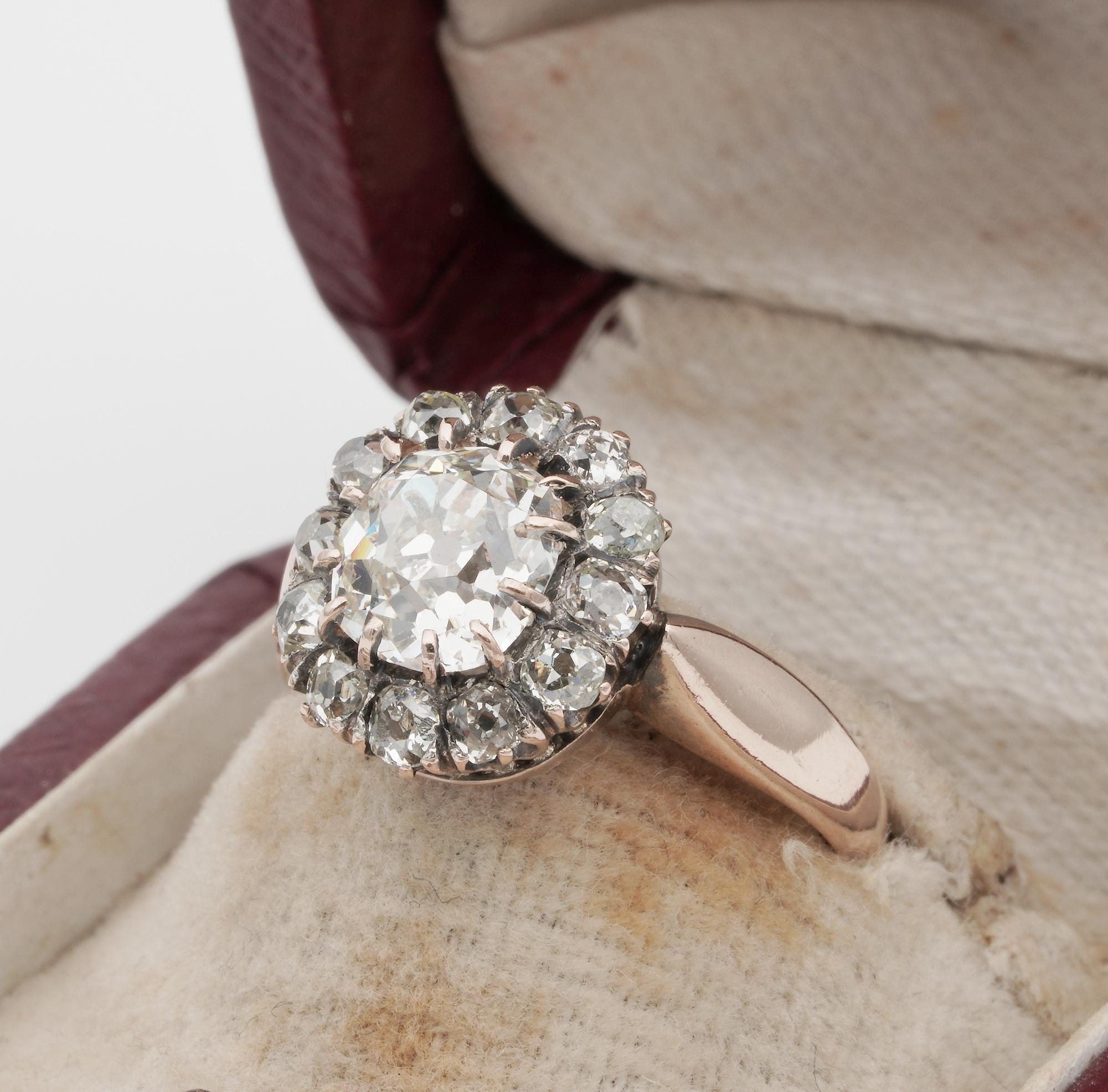 Magnificent Victorian 1.75 Carat Diamond J VVS Plus .85 Carat Rare Cluster Ring In Good Condition For Sale In Napoli, IT