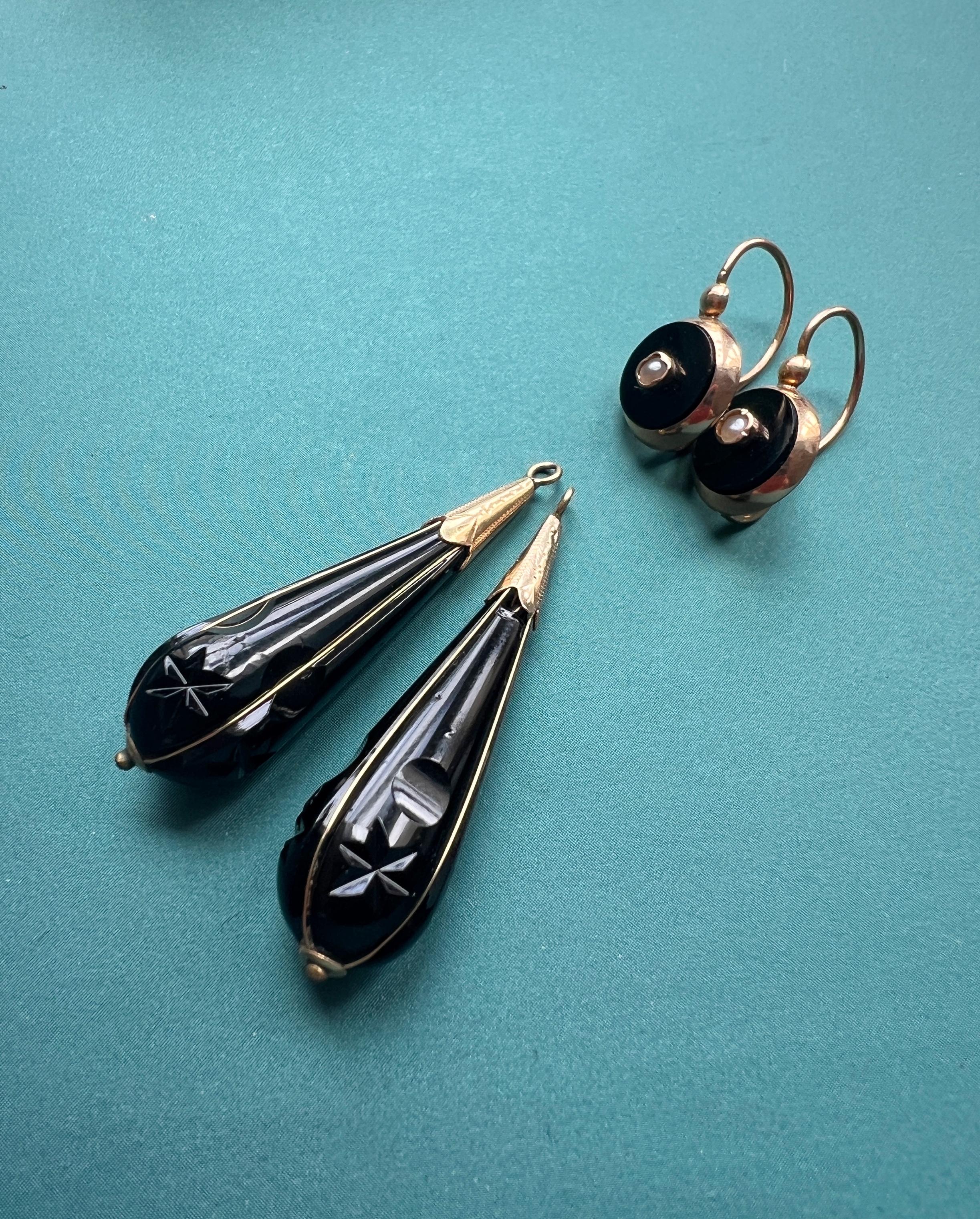 High Victorian Magnificent Victorian Era Day and Night 18K Gold Onyx Drop Earrings