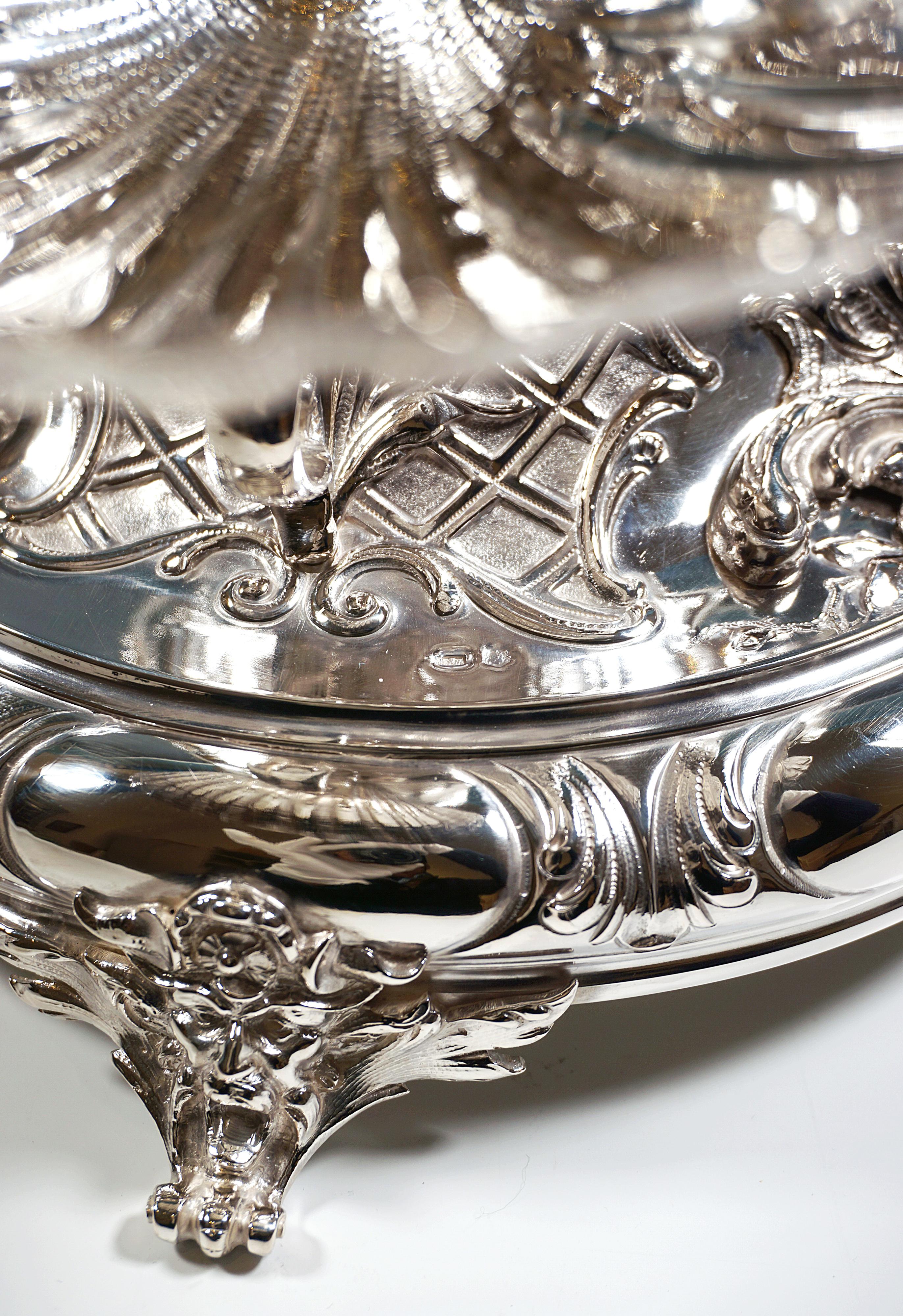 Magnífico soporte vienés Art Nouveau para caviar de plata, de Würbel & Czokally, 1900 en venta 8