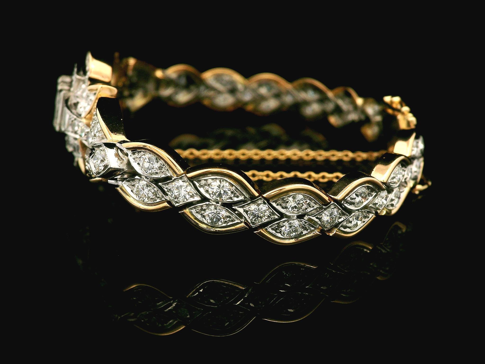 Women's Magnificent Vintage 18k Gold Platinum 4ctw Fiery Diamond Covered Belly Bracelet For Sale