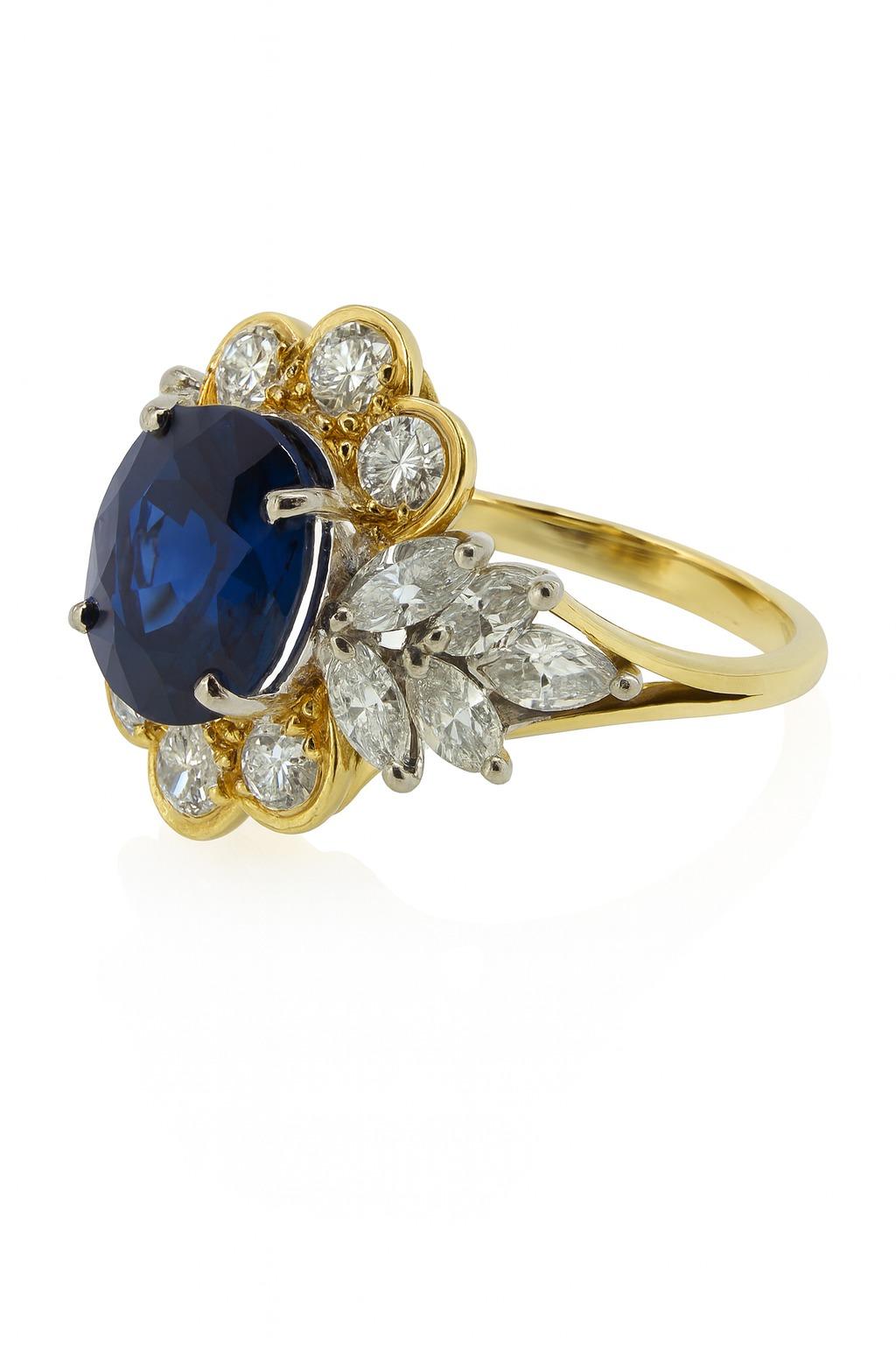 Oval Cut Magnificent Vintage 1980s Burma Mogok Royal Blue Sapphire and Diamond Ring For Sale