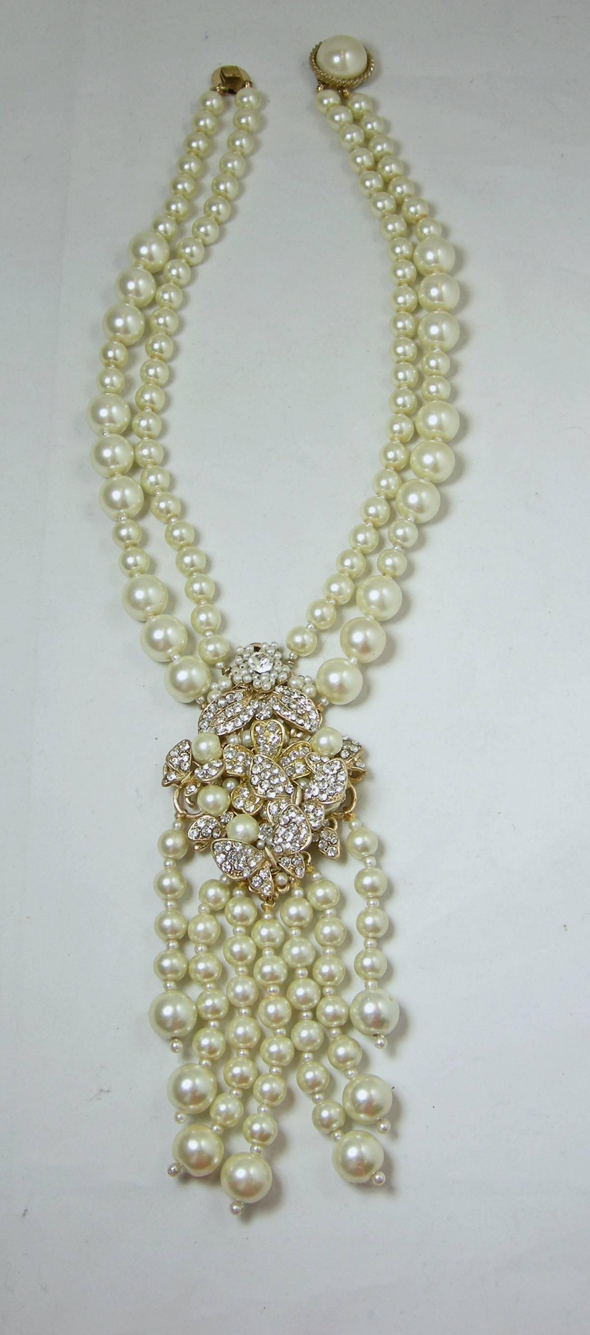 Vintage Faux Pearl Drop Necklace In Excellent Condition In New York, NY