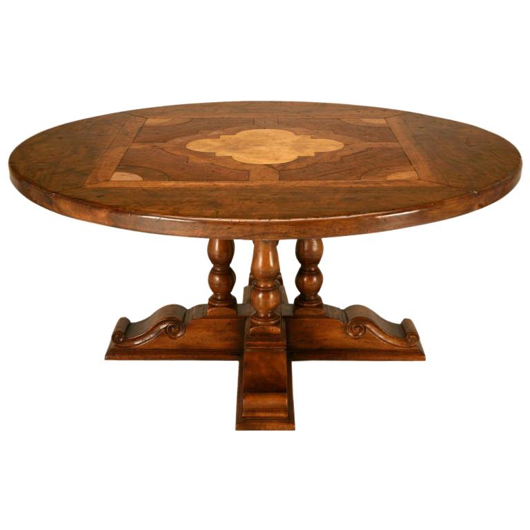 Table de salle à manger de style français, fabriquée à la main en noyer, disponible dans toutes les tailles par Old Plank en vente