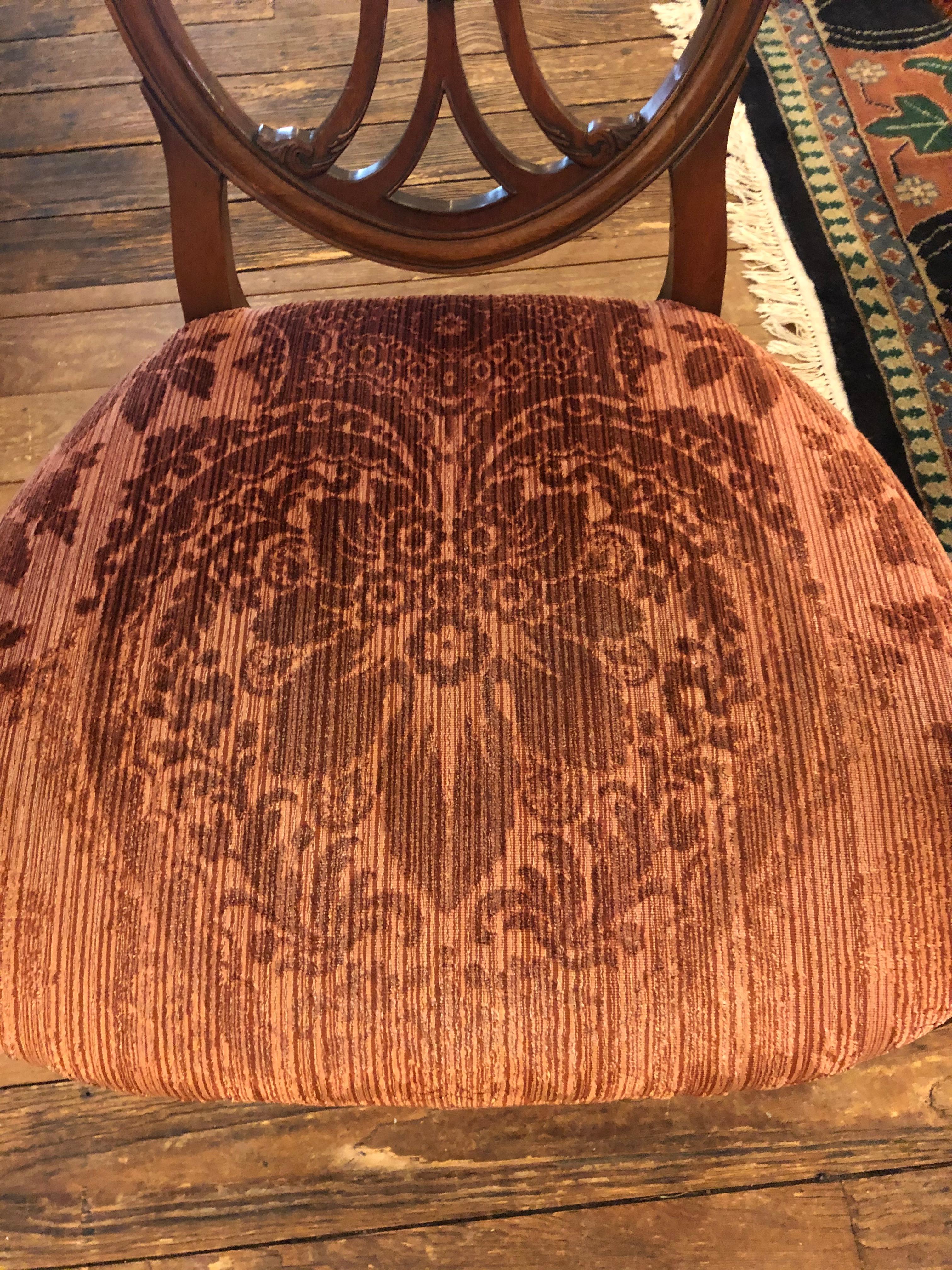 Magnifique fauteuil vintage avec rembourrage en velours coupé en vente 2