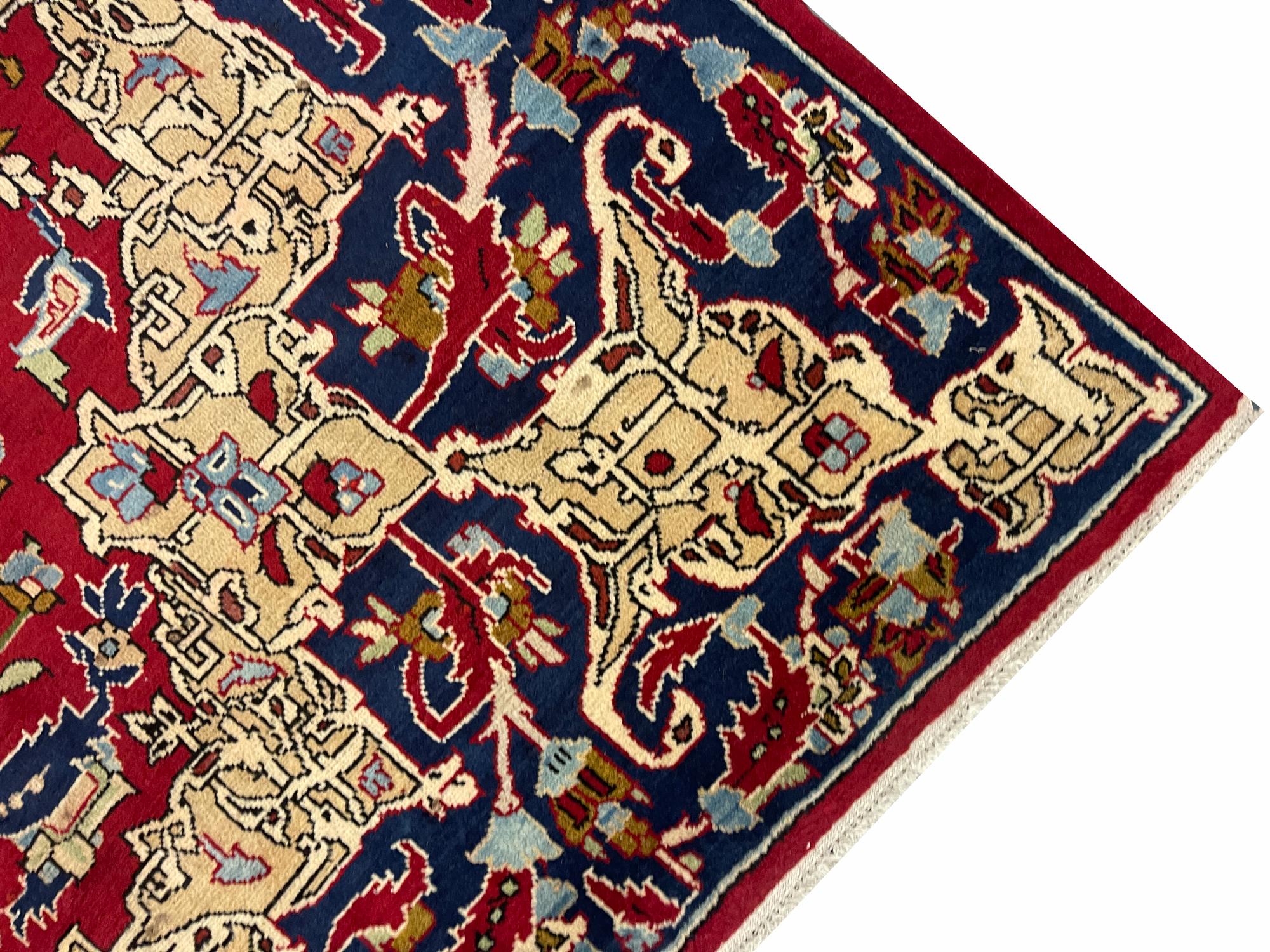 Turc Magnifique tapis de salon oriental fait à la main en laine rouge à motifs floraux en vente