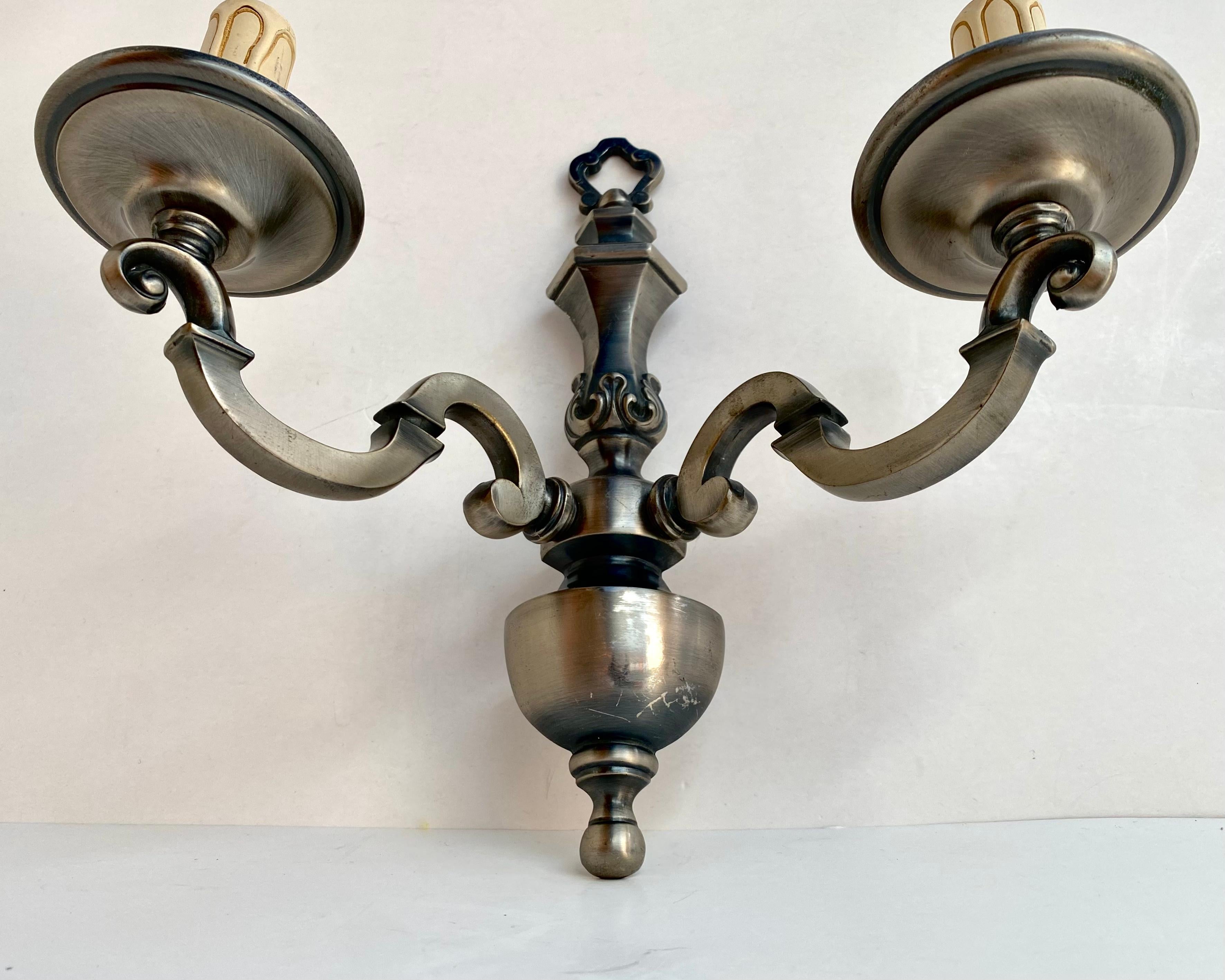 Prächtige Vintage-Wandleuchter aus Bronze, 2er-Set, Frankreich, 1970er Jahre im Angebot 2