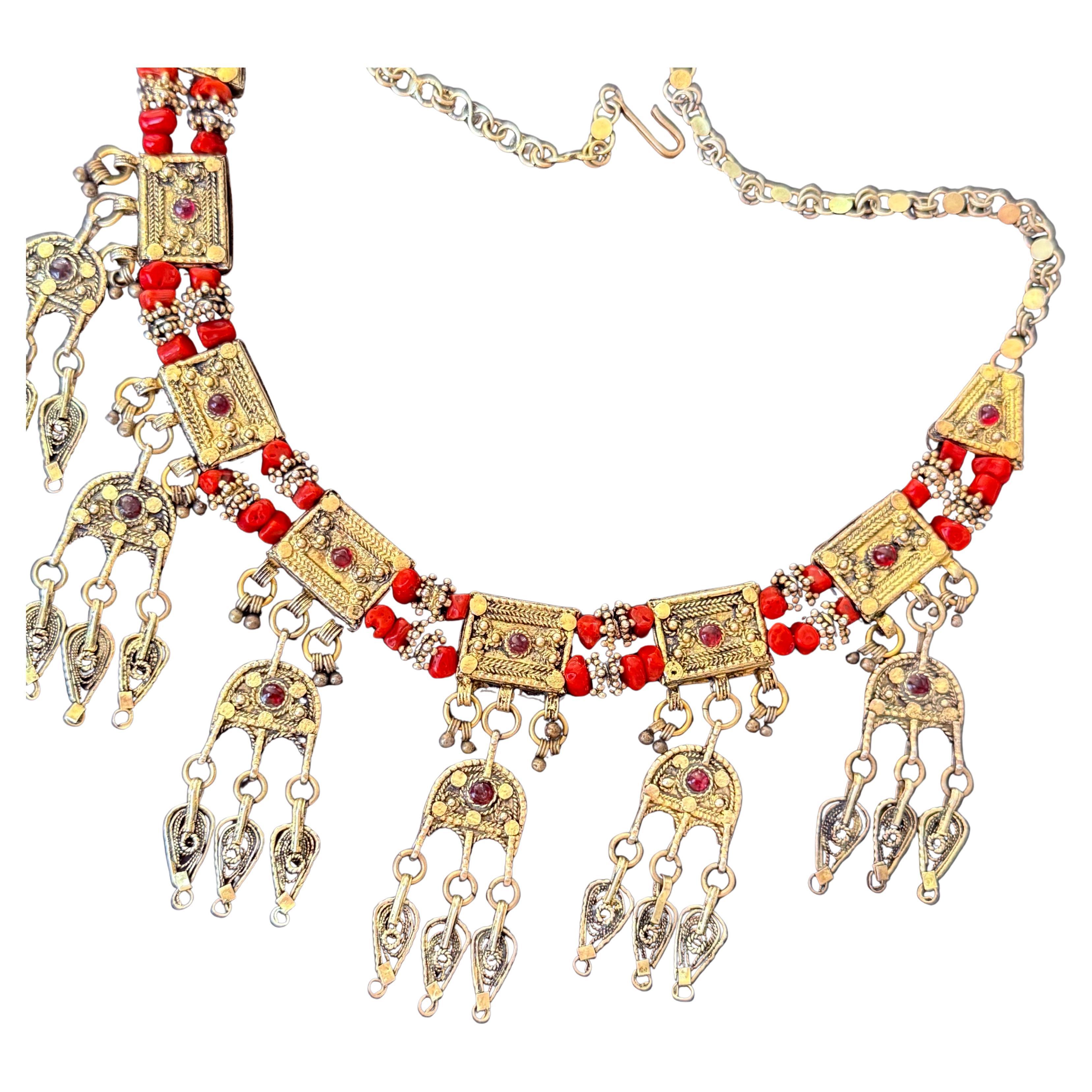 Prächtige Vintage Jemenitische Gold-Vergoldete Silber und Korallen Lätzchen Halskette