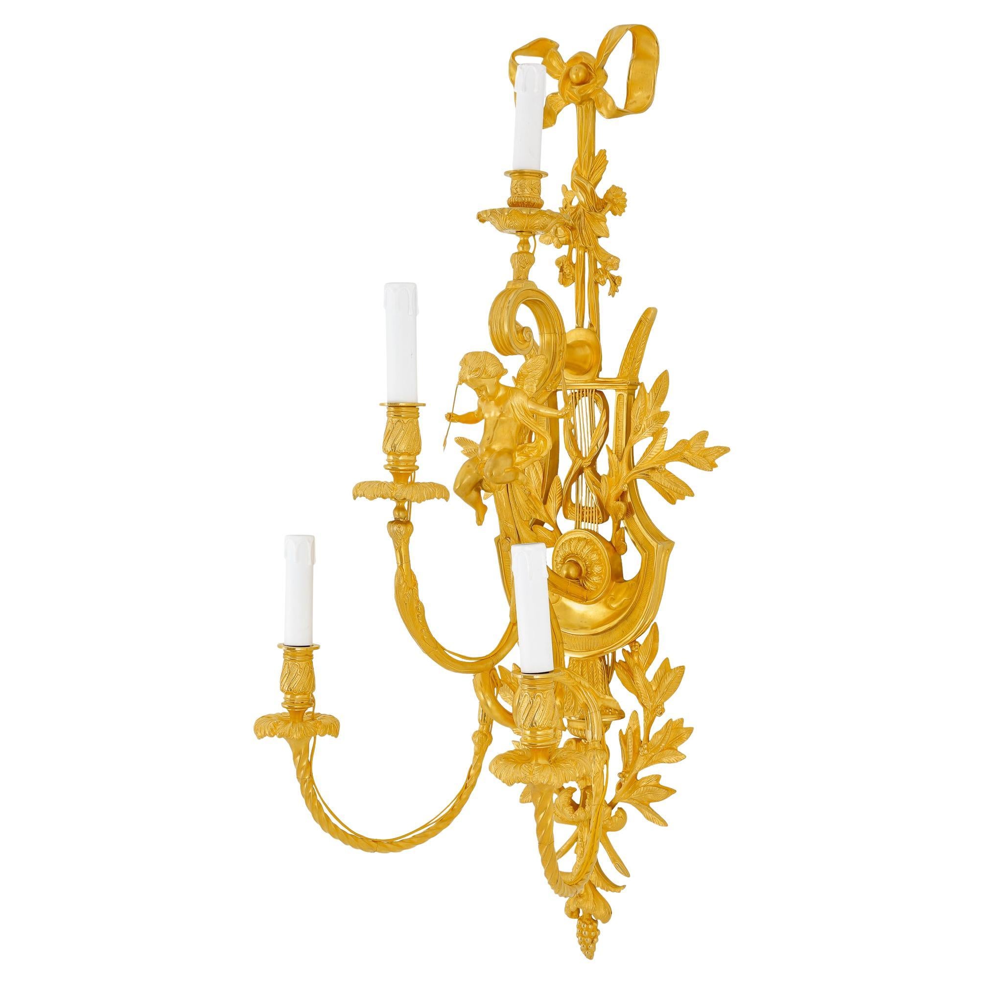 Magnificent wall lamp in Louis XVI style, 24 karat gold plated. en vente