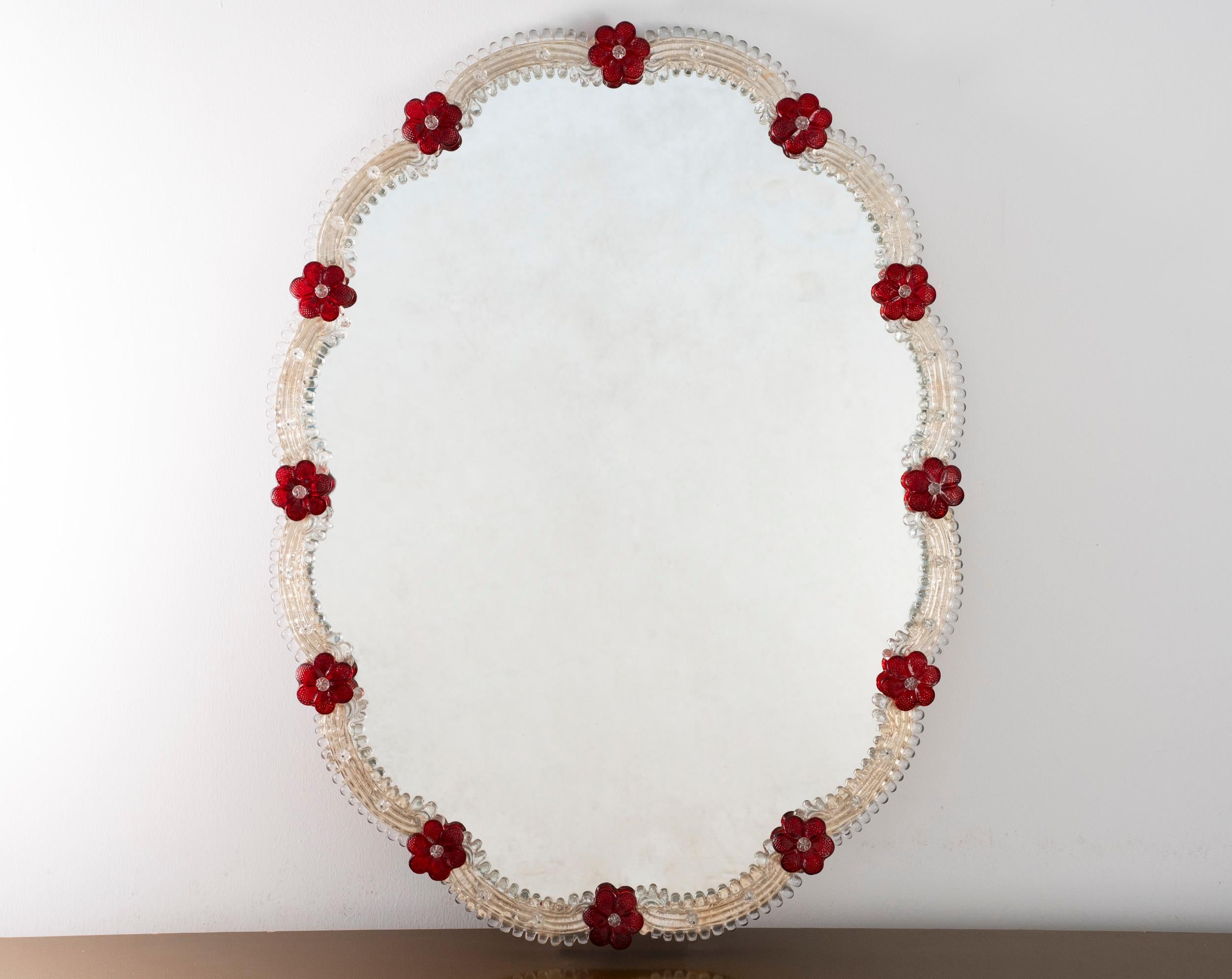 Magnificent Wall Venetian Mirror in Murano Glass, Gold Color with Red Flowers In Excellent Condition For Sale In Venezia, IT
