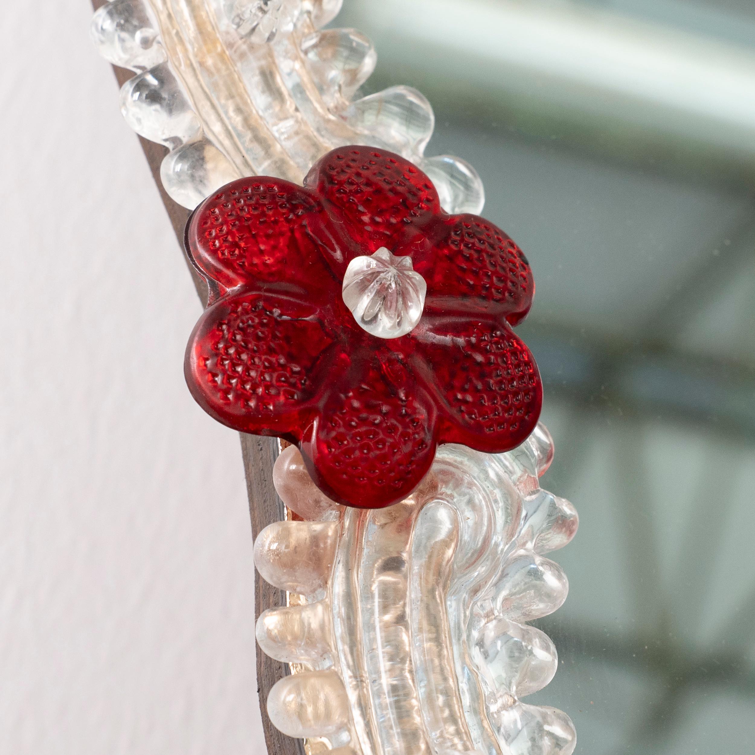 Magnificent Wall Venetian Mirror in Murano Glass, Gold Color with Red Flowers For Sale 3