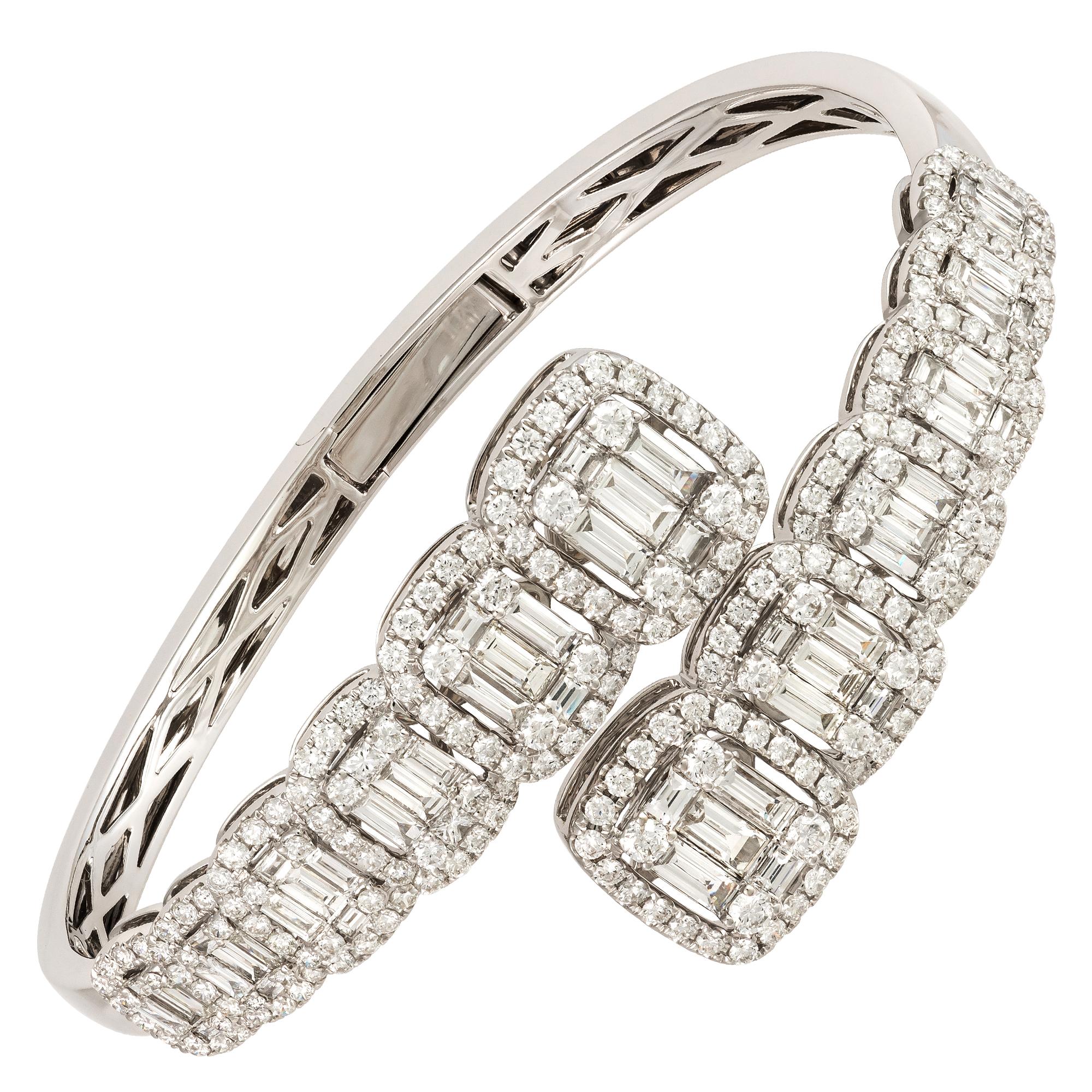 Women's Magnificent White Gold 18K Bracelet Diamond for Her For Sale