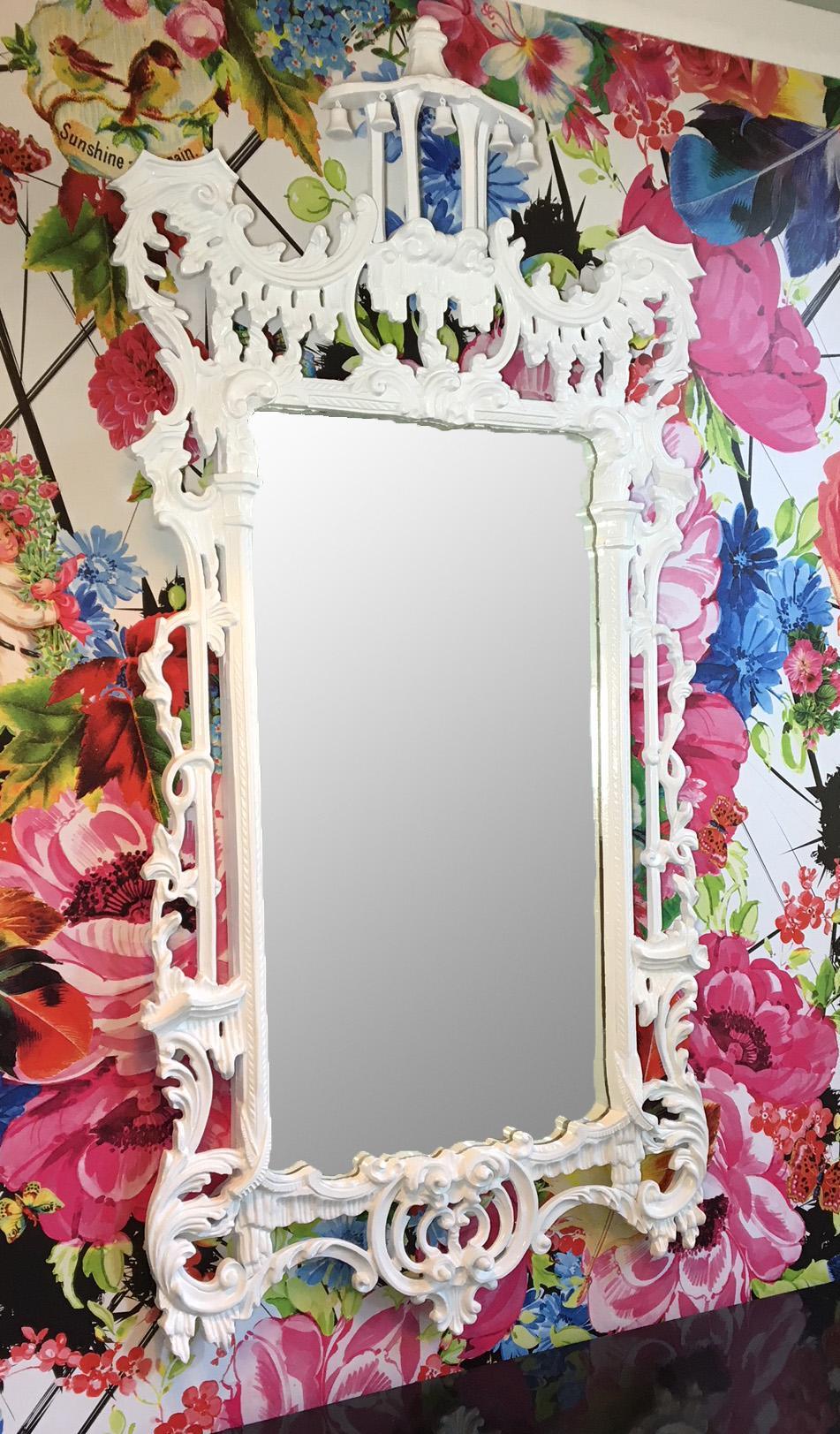 Chinese Chippendale wall mirror perfect for your Hollywood Regency decor. Newly lacquered in gloss white. Excellent vintage condition with no flaws.
As always, all reasonable offers will be considered.