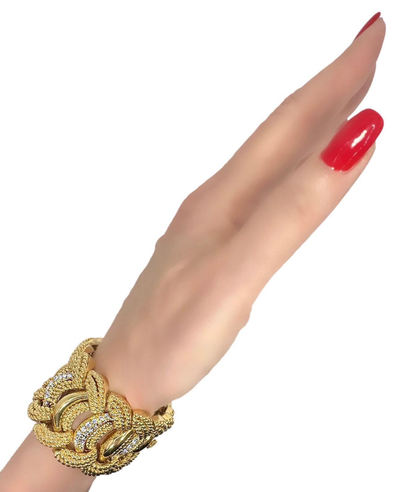 Prächtiges, breites italienisches Cocktailarmband aus 18 Karat Gelbgold und Diamanten aus der Mitte des Jahrhunderts 4