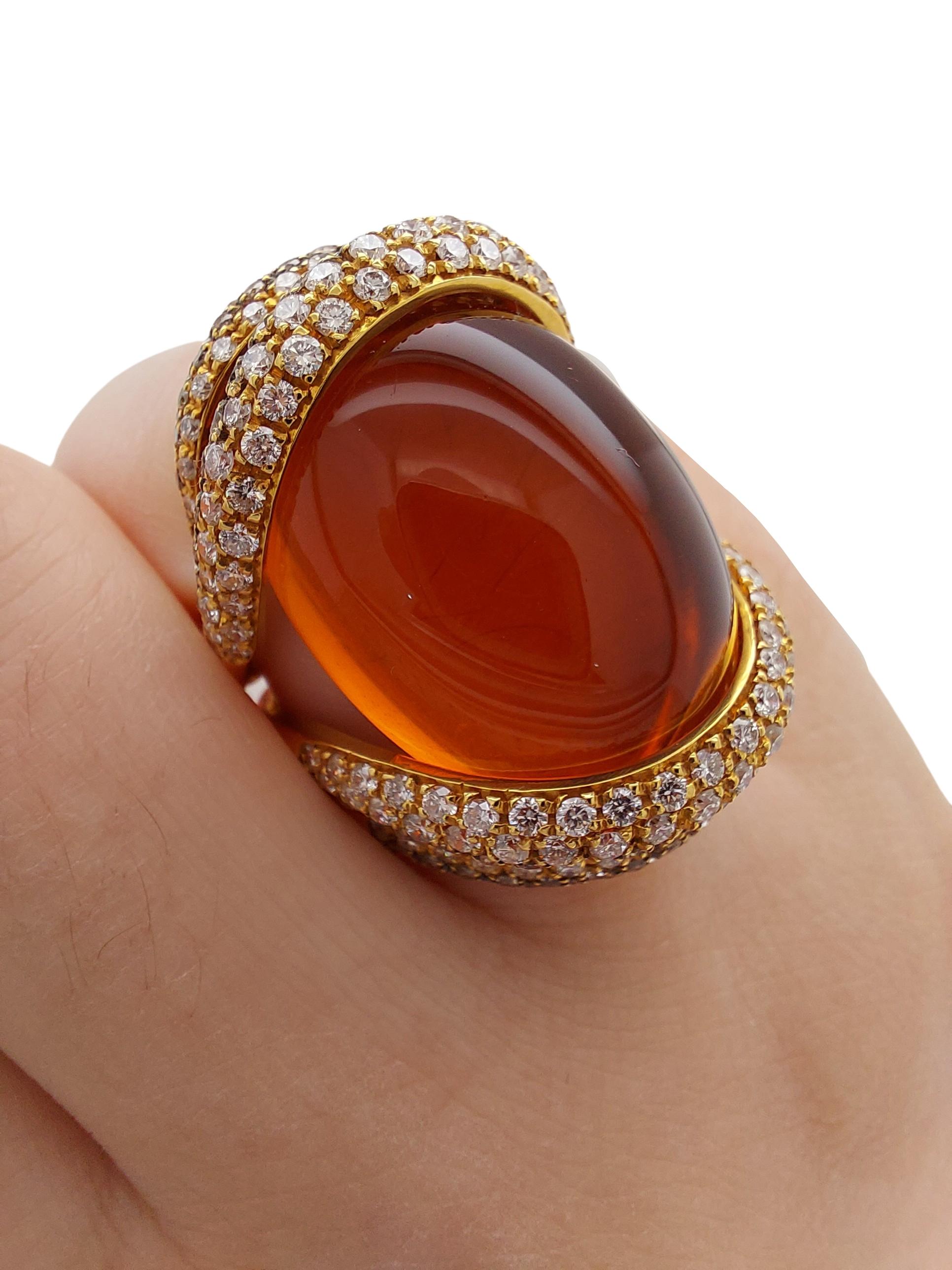Magnificent Yellow Gold Ring with 34 Ct Cabochon Citrine and 2.61 Ct Diamonds For Sale 4