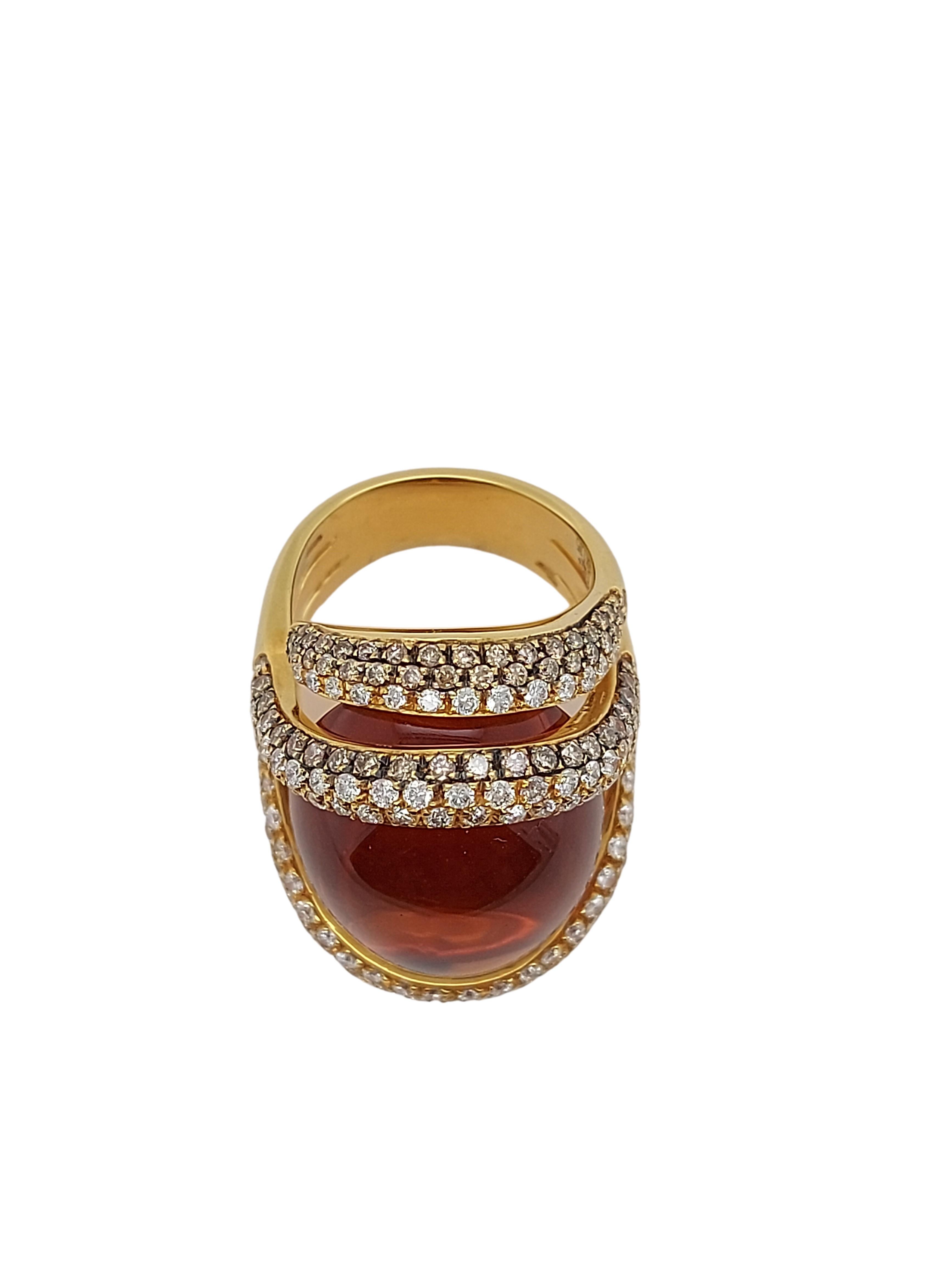 Magnificent Yellow Gold Ring with 34 Ct Cabochon Citrine and 2.61 Ct Diamonds In New Condition For Sale In Antwerp, BE