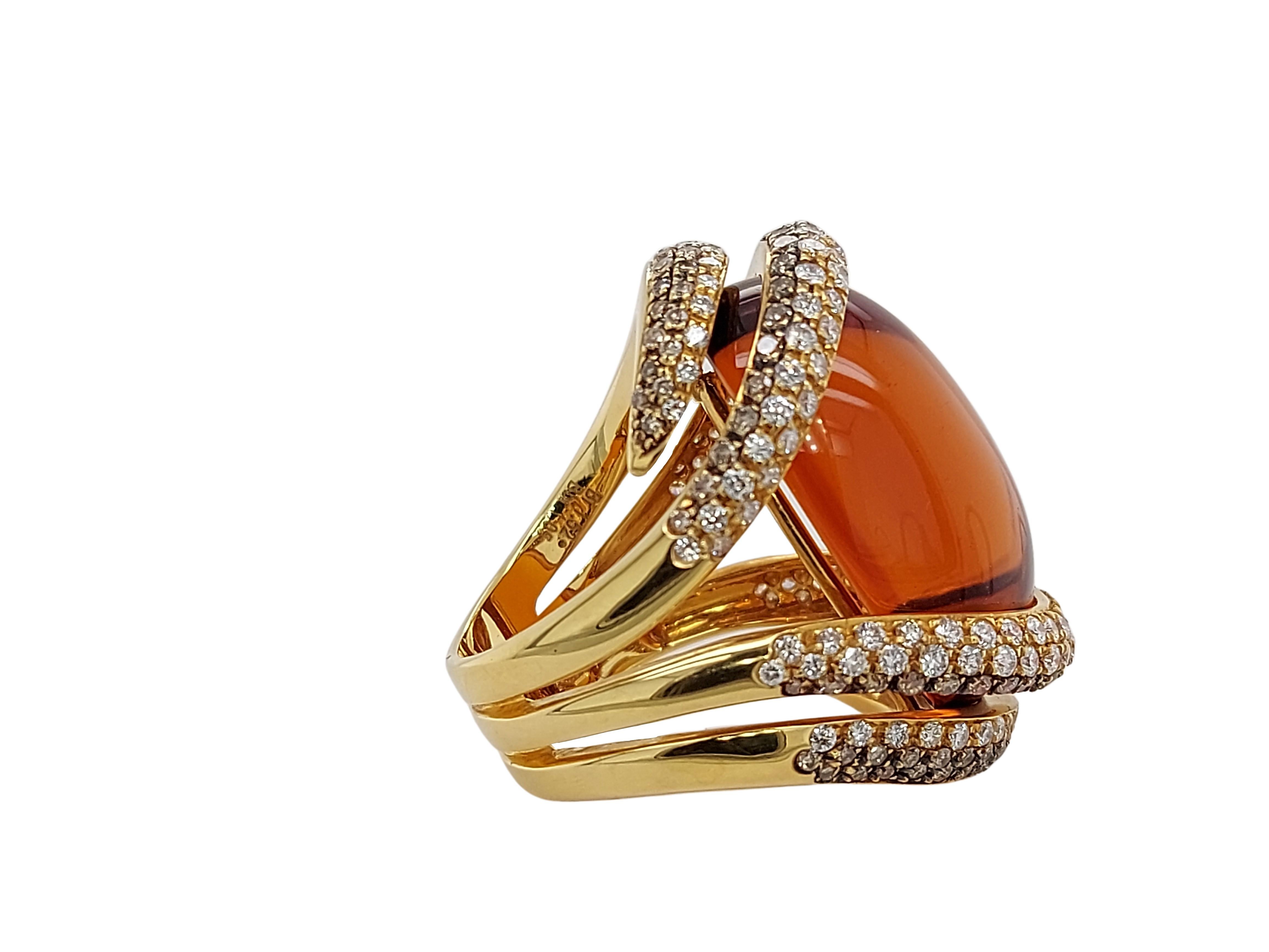 Magnificent Yellow Gold Ring with 34 Ct Cabochon Citrine and 2.61 Ct Diamonds For Sale 2