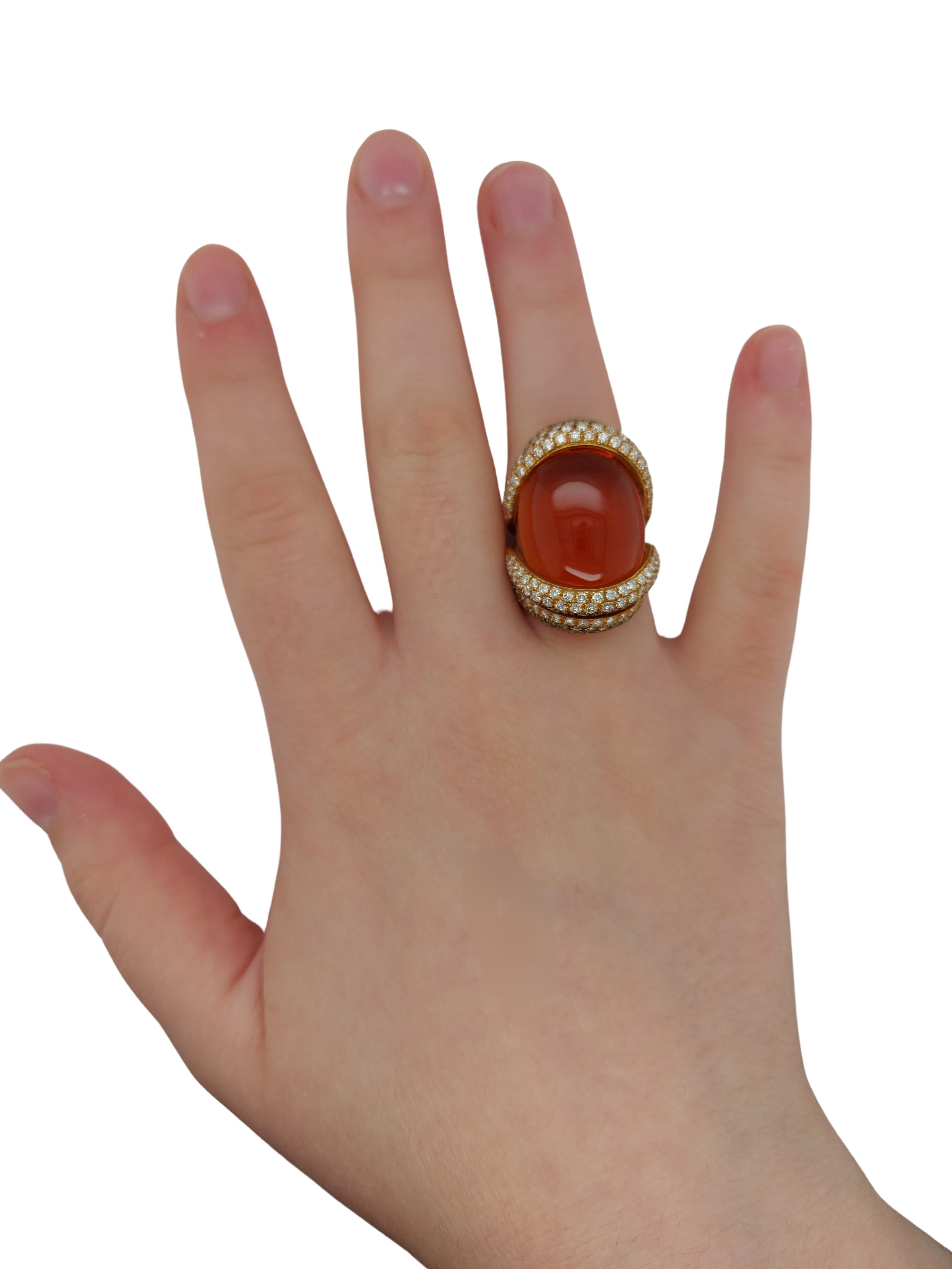Magnificent Yellow Gold Ring with 34 Ct Cabochon Citrine and 2.61 Ct Diamonds For Sale 3