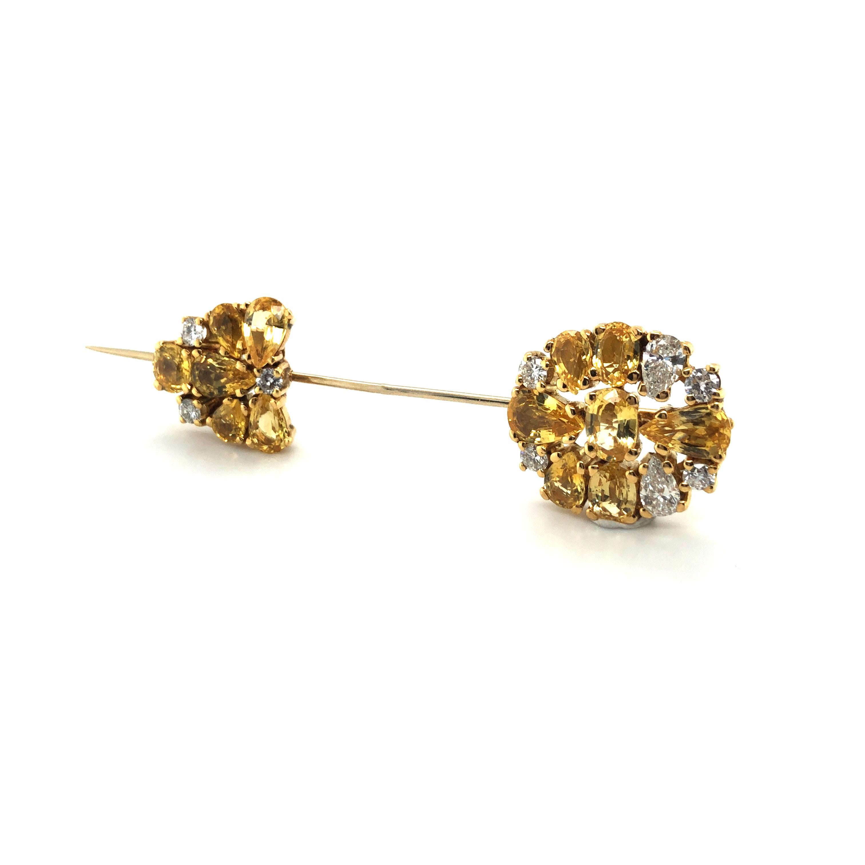Magnificent Yellow Sapphire and Diamond Pin in 18k Yellow Gold In Good Condition For Sale In Lucerne, CH