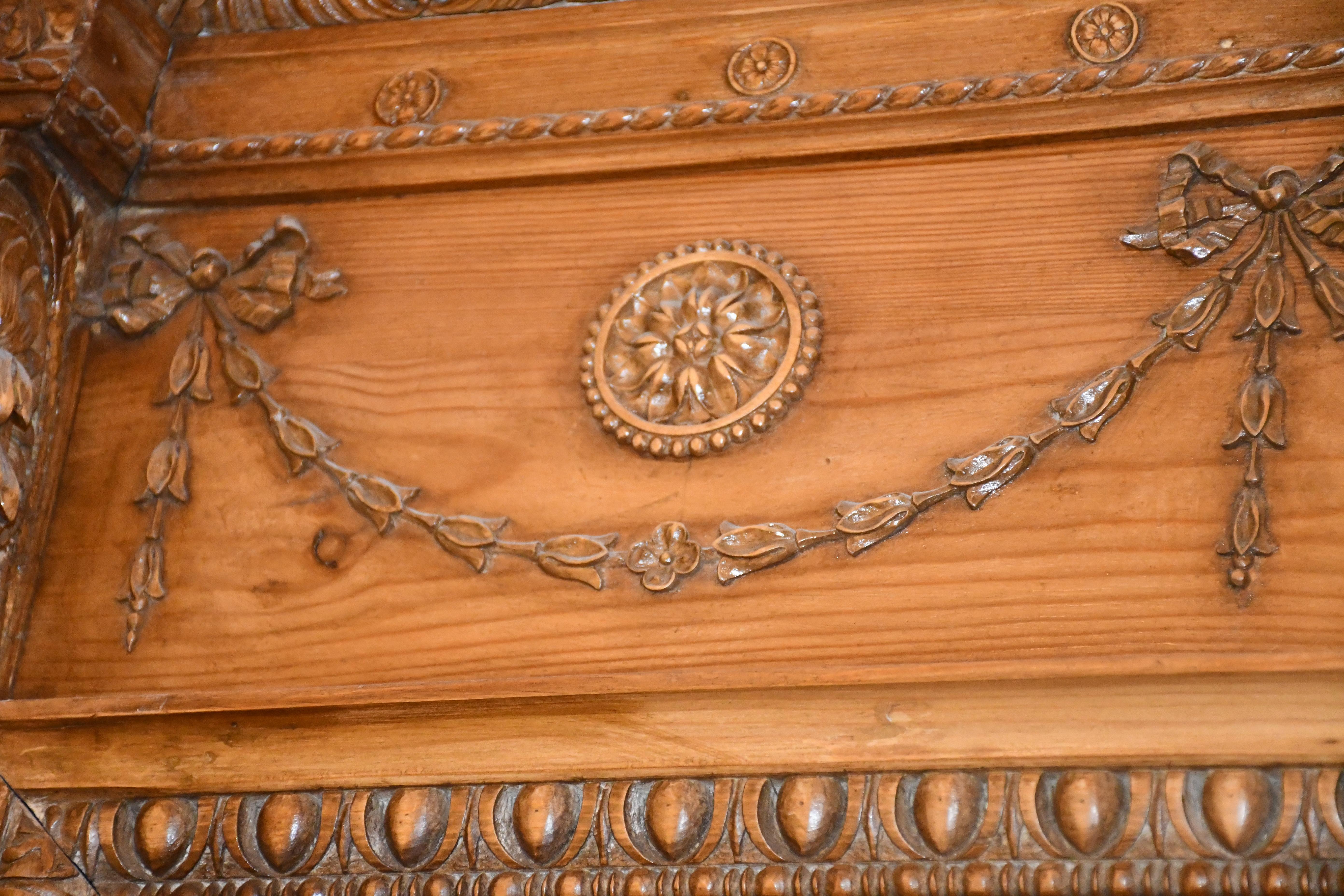 Porte Adam en pin ancien magnifiquement sculpté d'Angleterre en vente 1