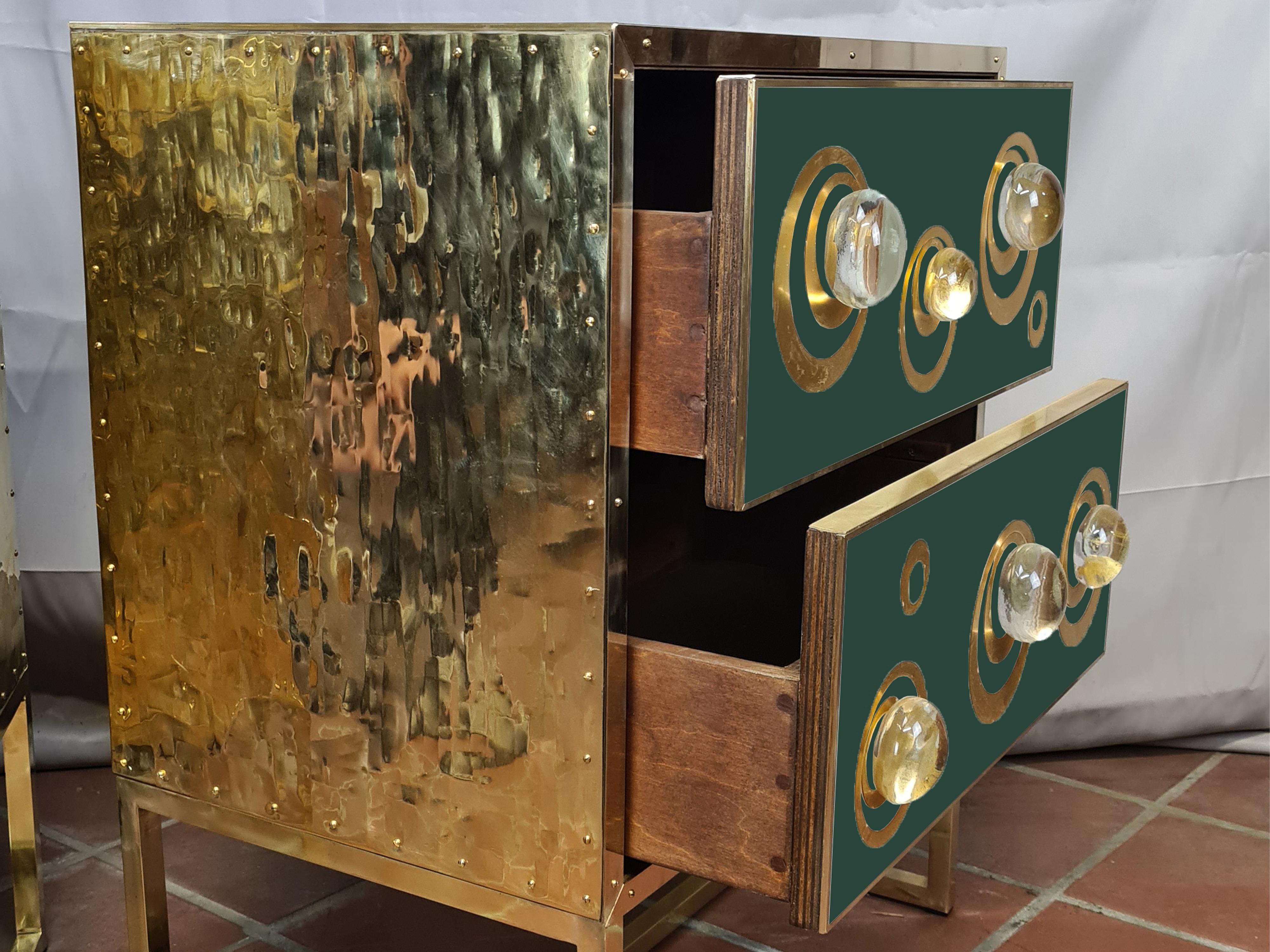 Moderno Magnificents Dark Green and Gold Italian Murano Bedside Tables Available in vendita