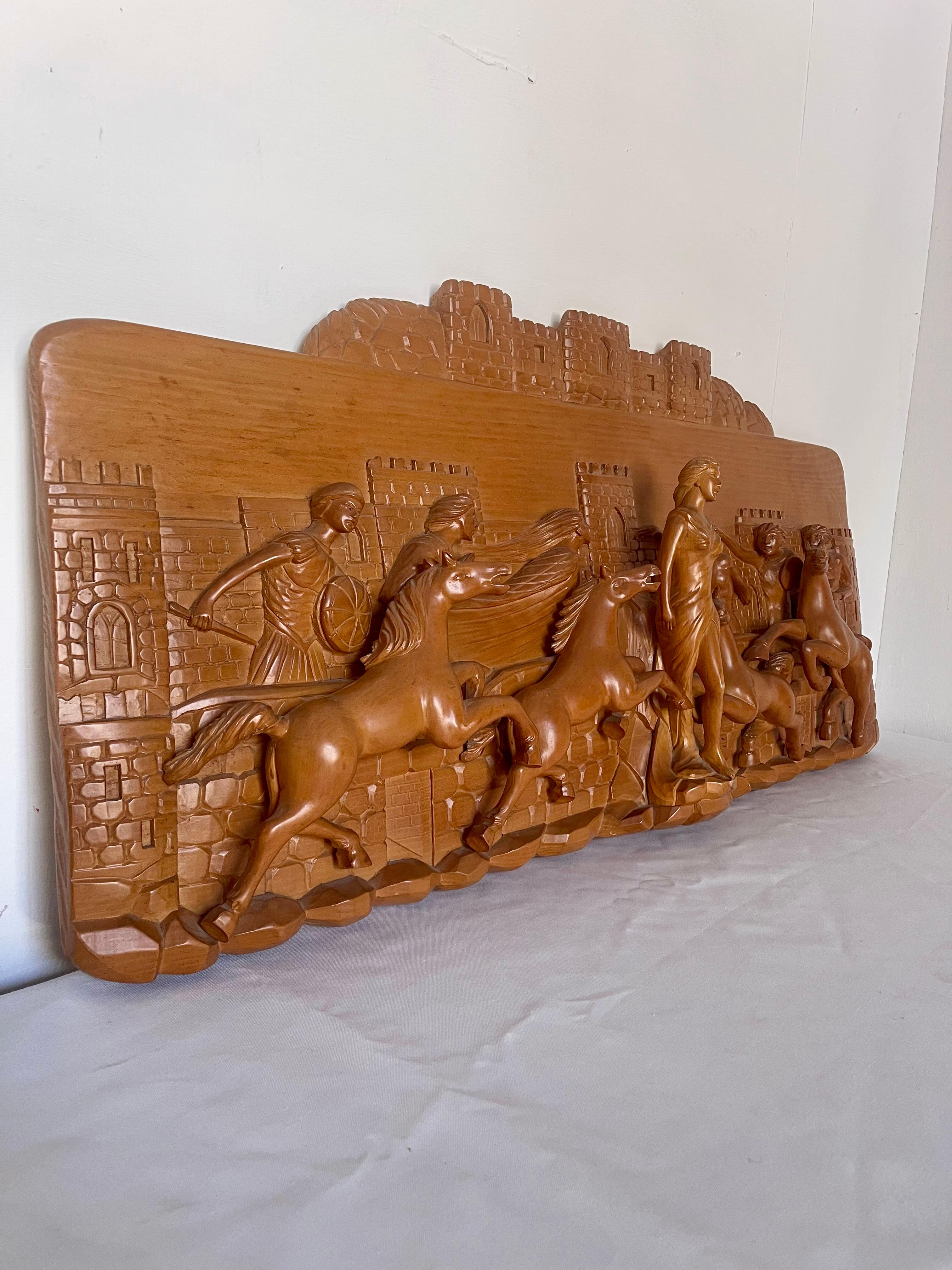 Prächtiges Basrelief aus Massivholz, griechisch-römische mythologische Szene, 20 (Handgefertigt) im Angebot