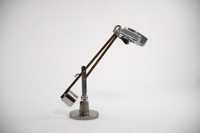 Magnifier Glass with lights on  Stand For Sale 4