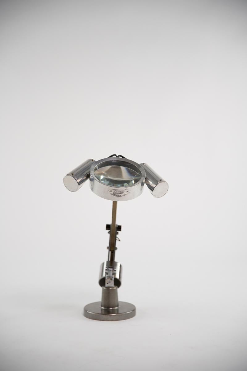Magnifier Glass with lights on  Stand For Sale 2