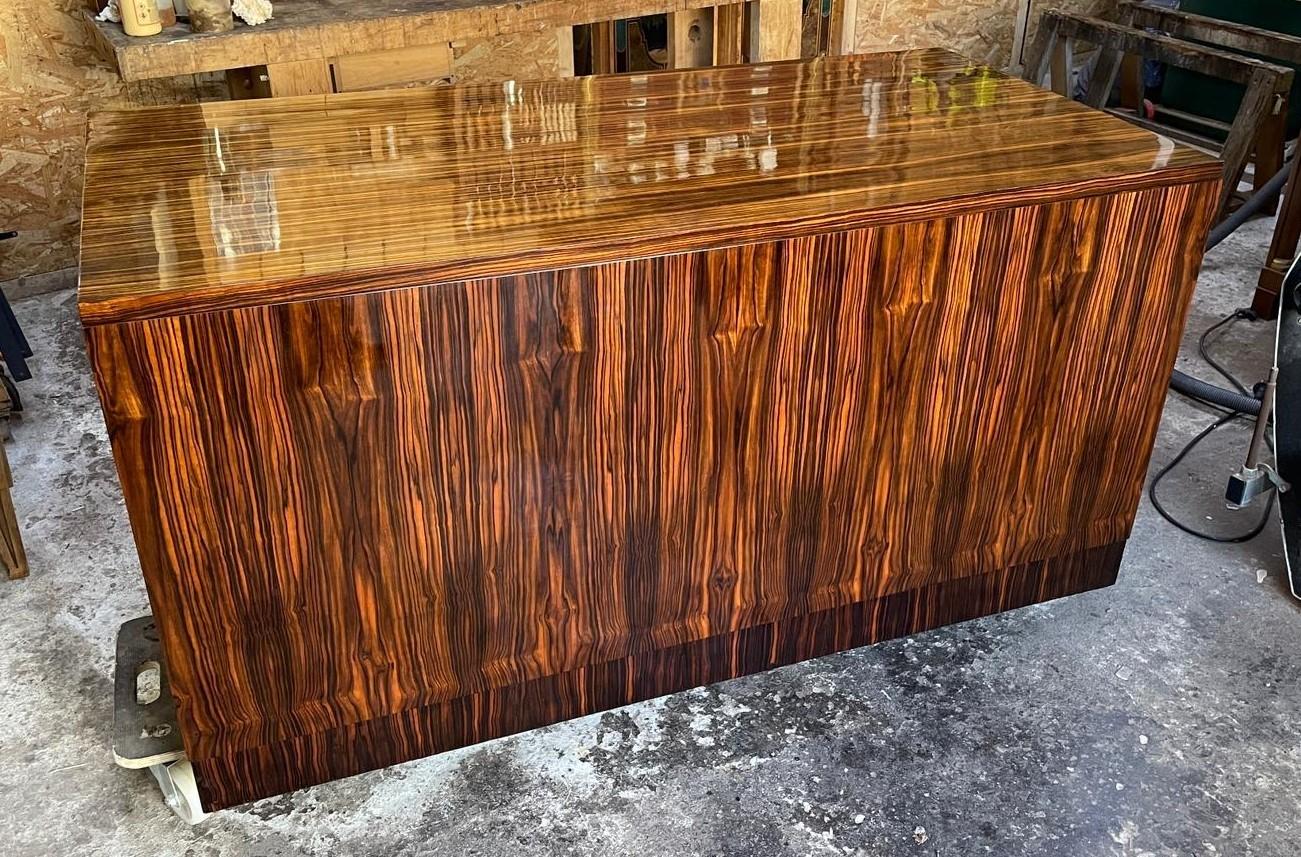 Magnifique bureau Art-Déco en placage d'ébène de macassar Excellent état - En vente à CANNES, FR