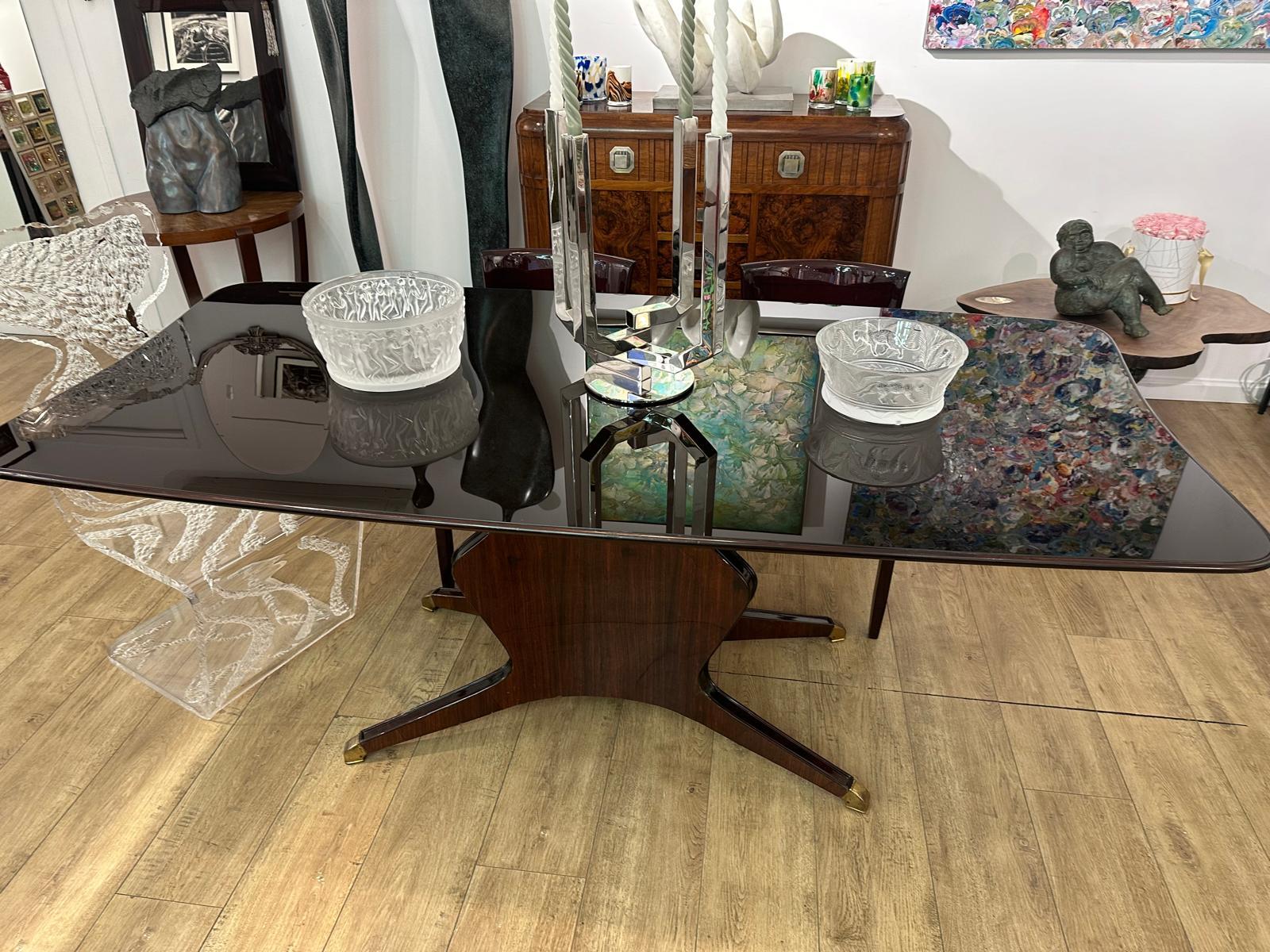 Verni Magnifique table de salle à manger en acajou de Osvaldo Borsani (1950) en vente