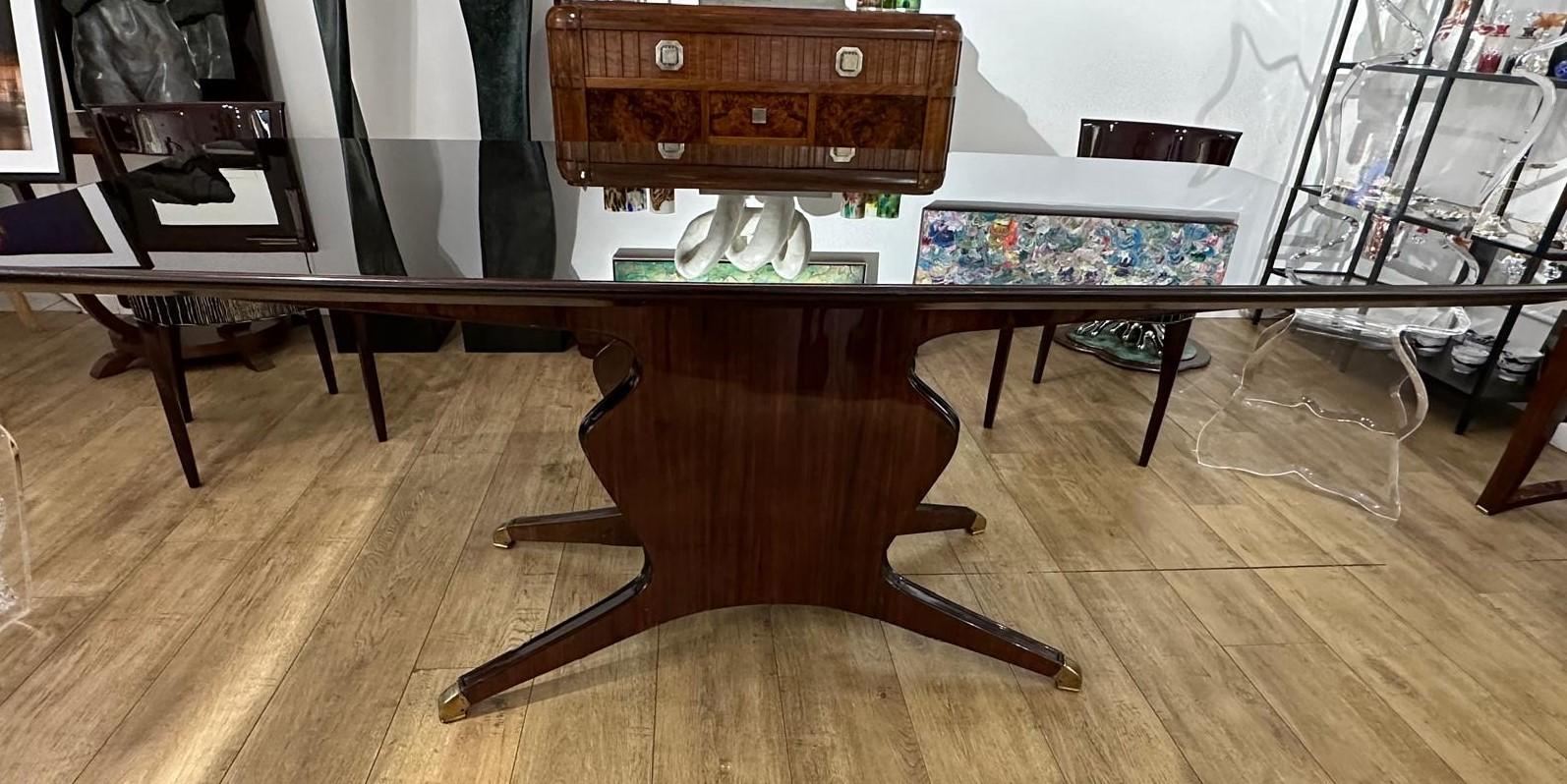 Milieu du XXe siècle Magnifique table de salle à manger en acajou de Osvaldo Borsani (1950) en vente