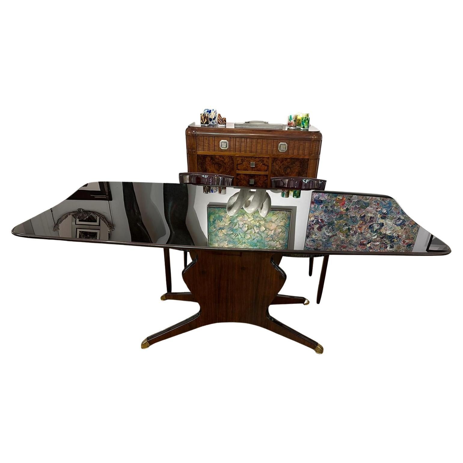 Très belle table de Osvaldo Borsani en acajou, plateau en verre et laiton
1950
Très bel état
