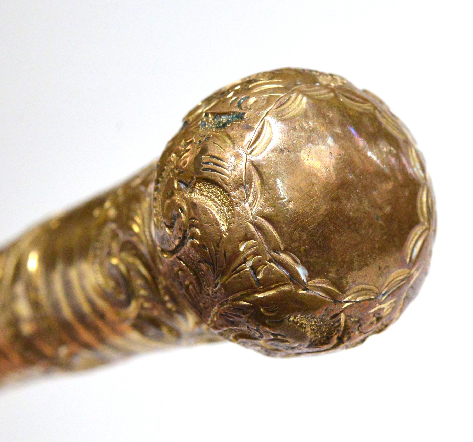 Magnifying Glass Antique Horn Handle Gold Plated Embossed Brass 19th century In Good Condition In Sweden, SE