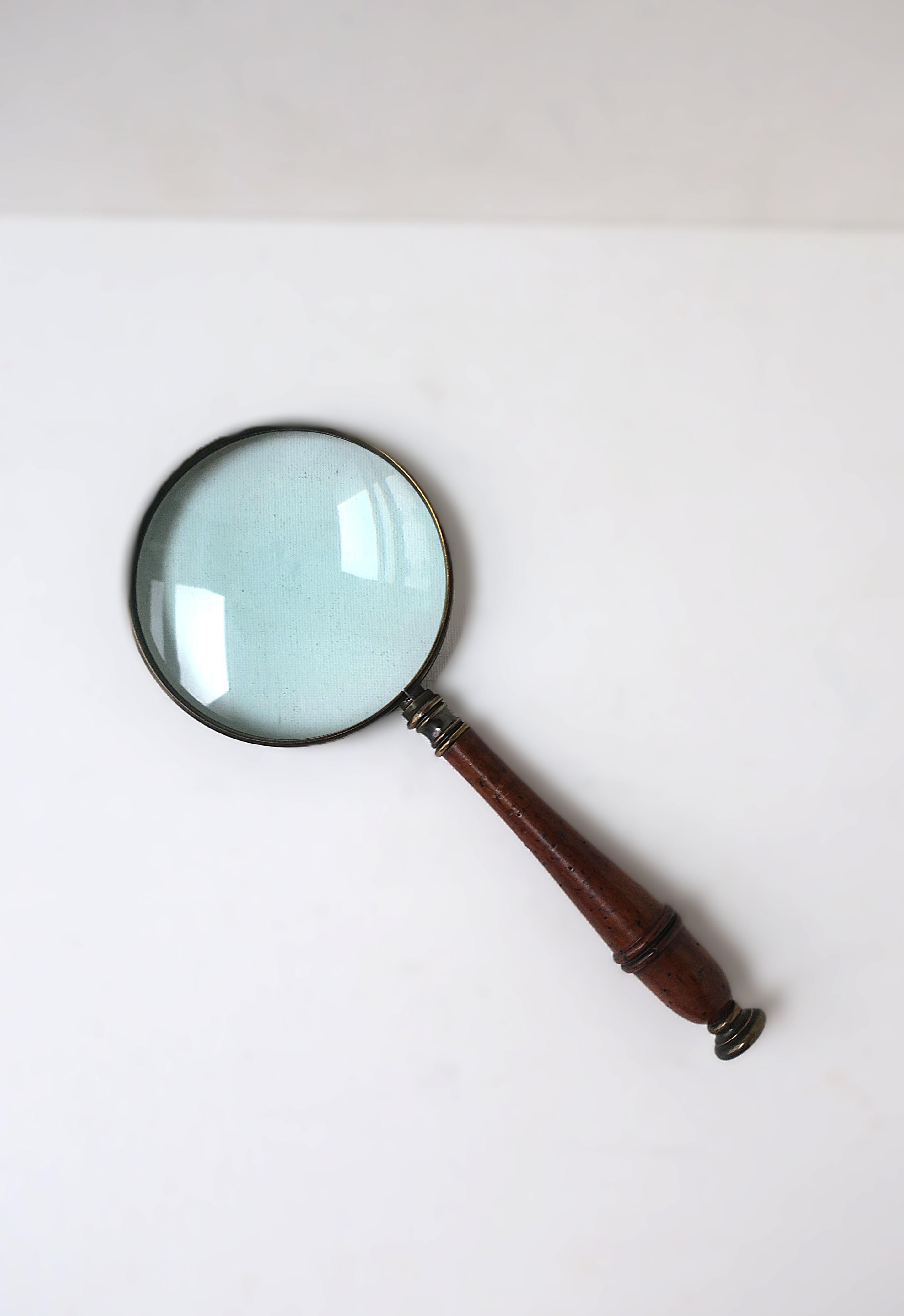 Vergrößerungsglas (Englisch) im Angebot