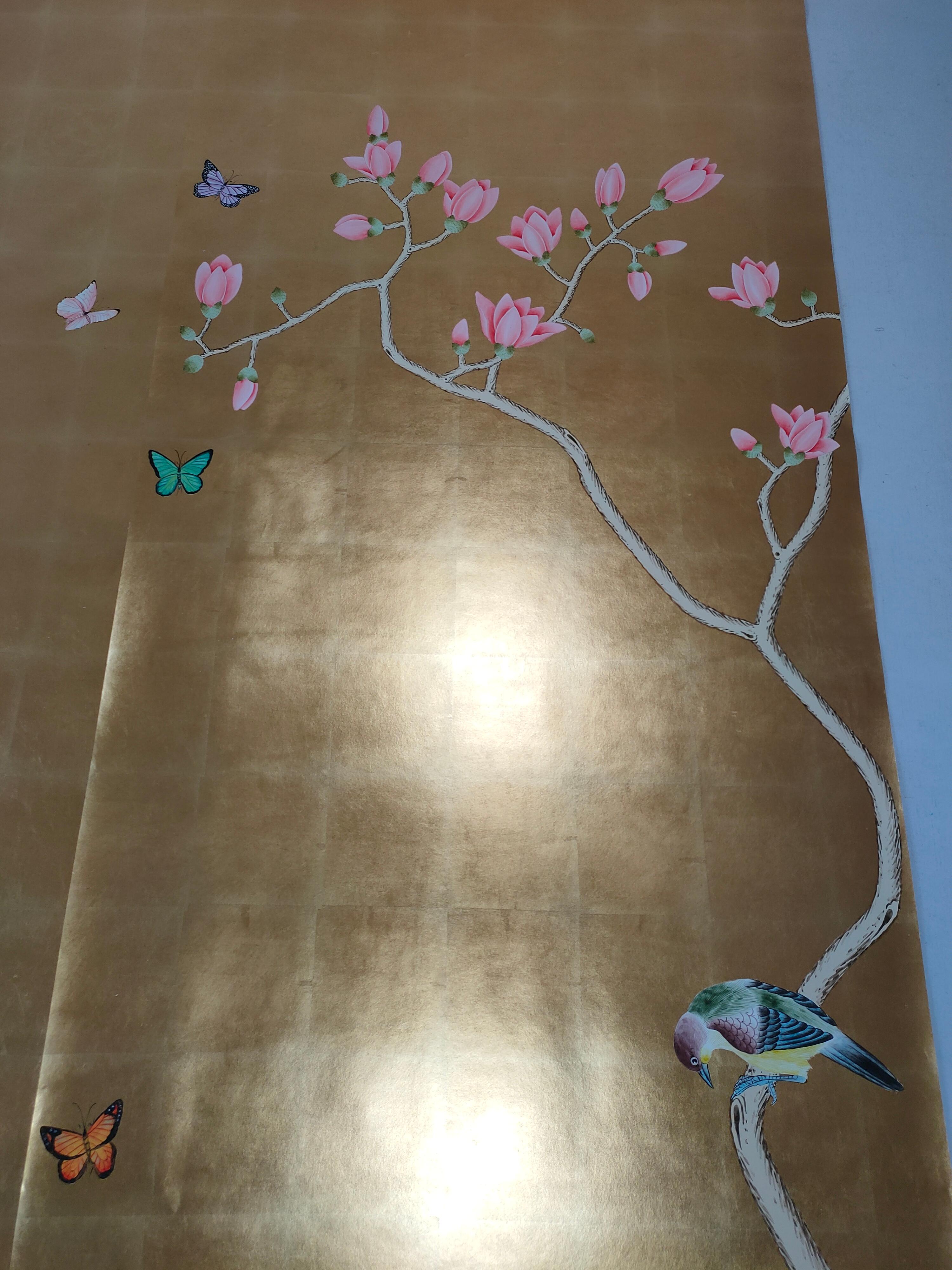 Peint à la main Panneaux de chinoiseries Magnolia peints à la main sur papier métallique doré en vente