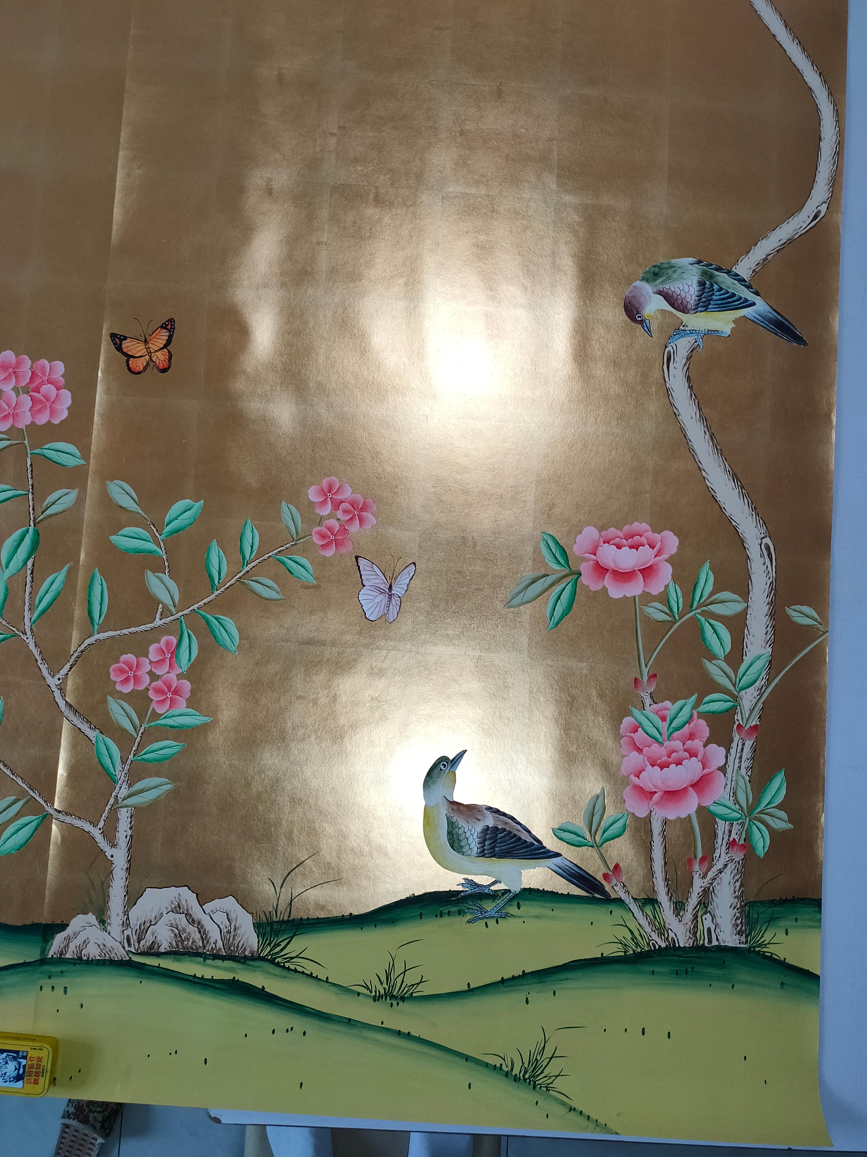 XXIe siècle et contemporain Panneaux de chinoiseries Magnolia peints à la main sur papier métallique doré en vente