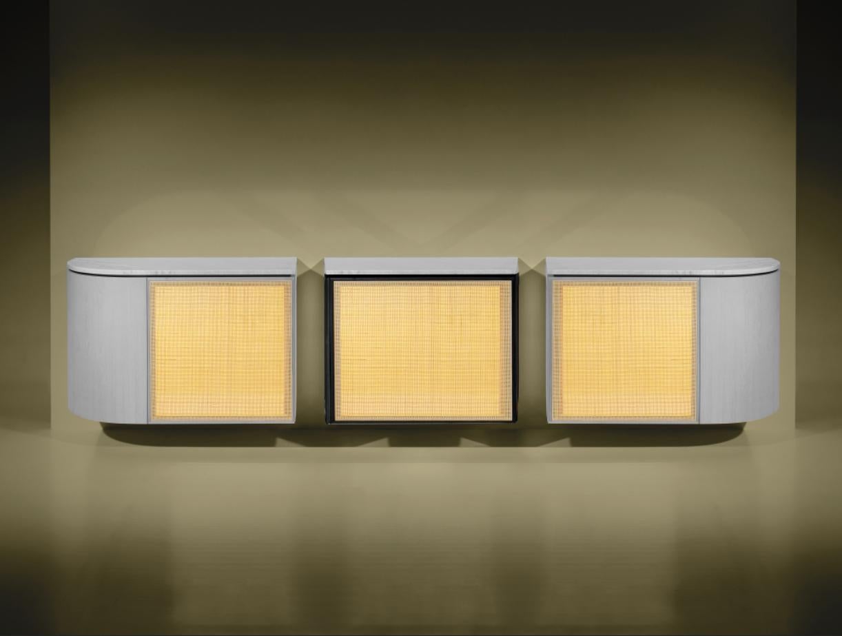 Aparador contemporáneo Magnolya Tryptique en lacado o madera y encimera de mármol de Carrara (otros materiales disponibles).

A medida / Personalizable
Formas idénticas con diferentes tamaños y acabados.
Todos los colores RAL disponibles. (Mate /