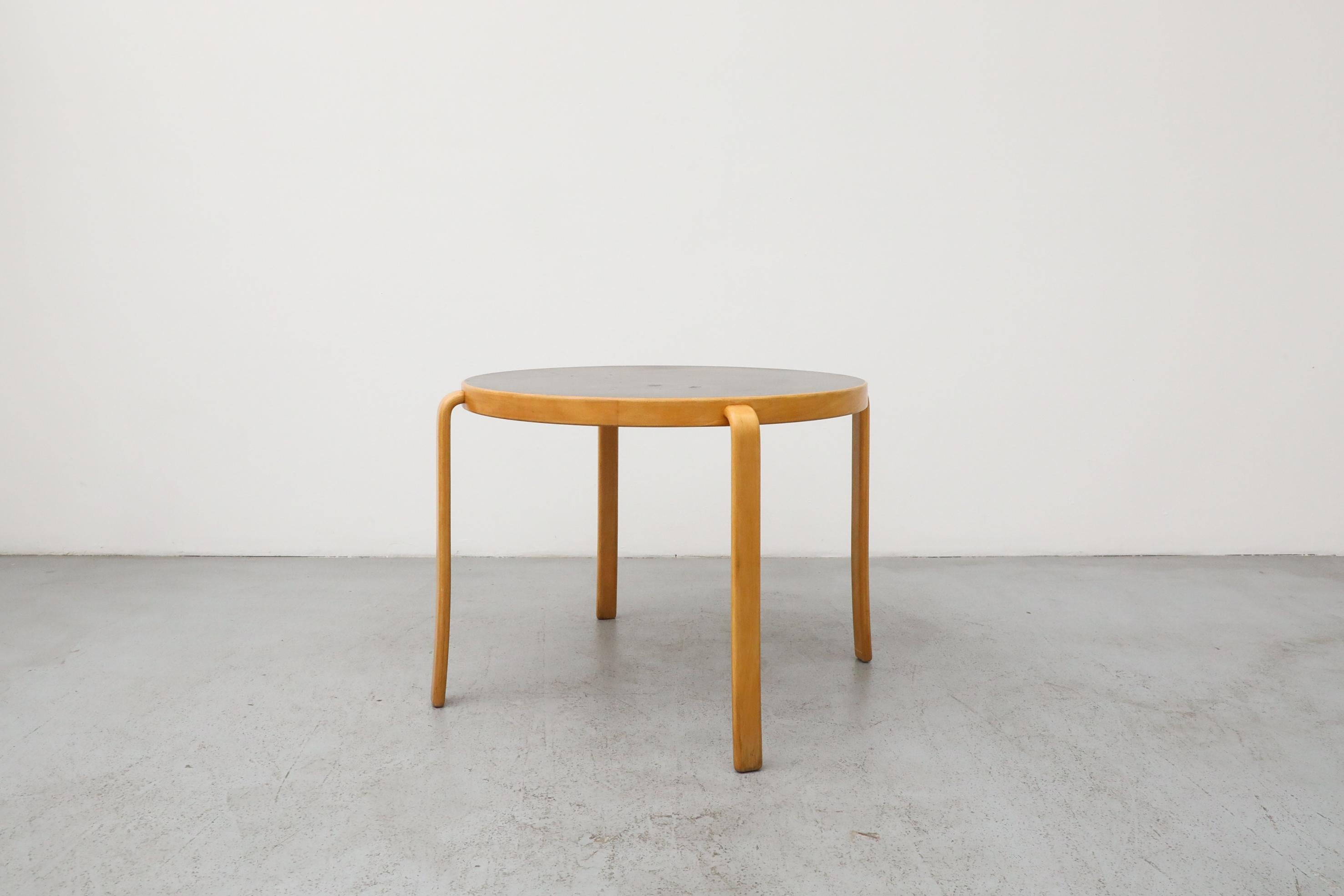 Magnus Olesen '8000-Series' Round Dining or Center Tables, 1980's In Good Condition For Sale In Los Angeles, CA